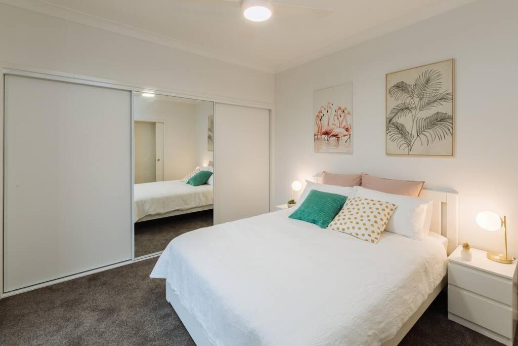 Spacious Modern and Cozy 3BD Townhouse at Great Location