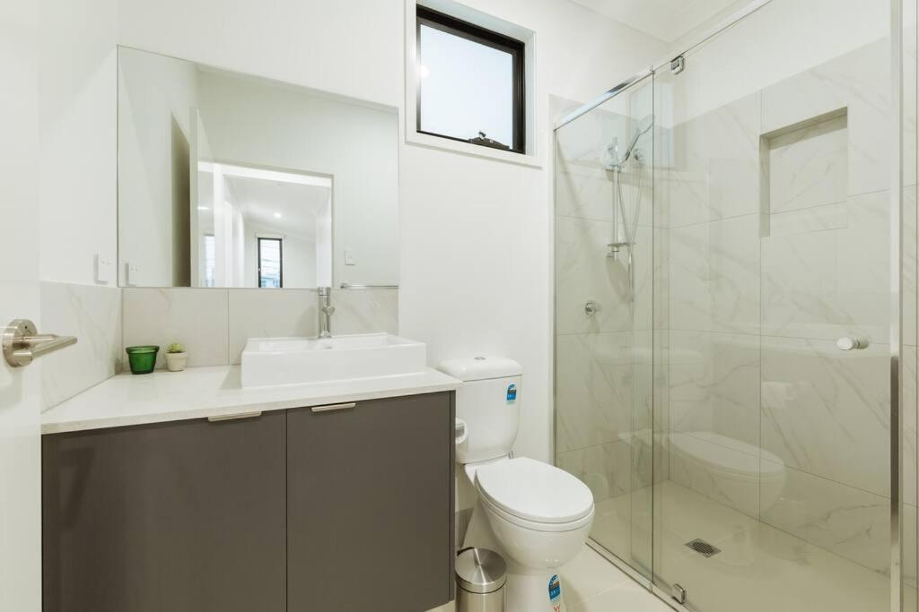 Spacious Modern and Cozy 3BD Townhouse at Great Location