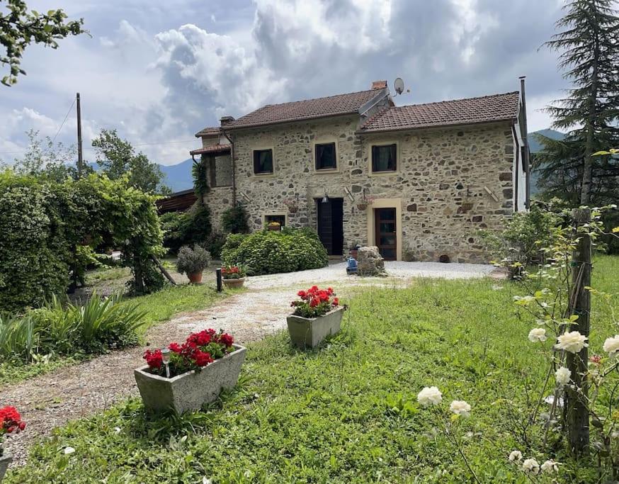 Casale del Pozzo-Villa with pool - Fosdinovo in the borgo of Pulica view 5