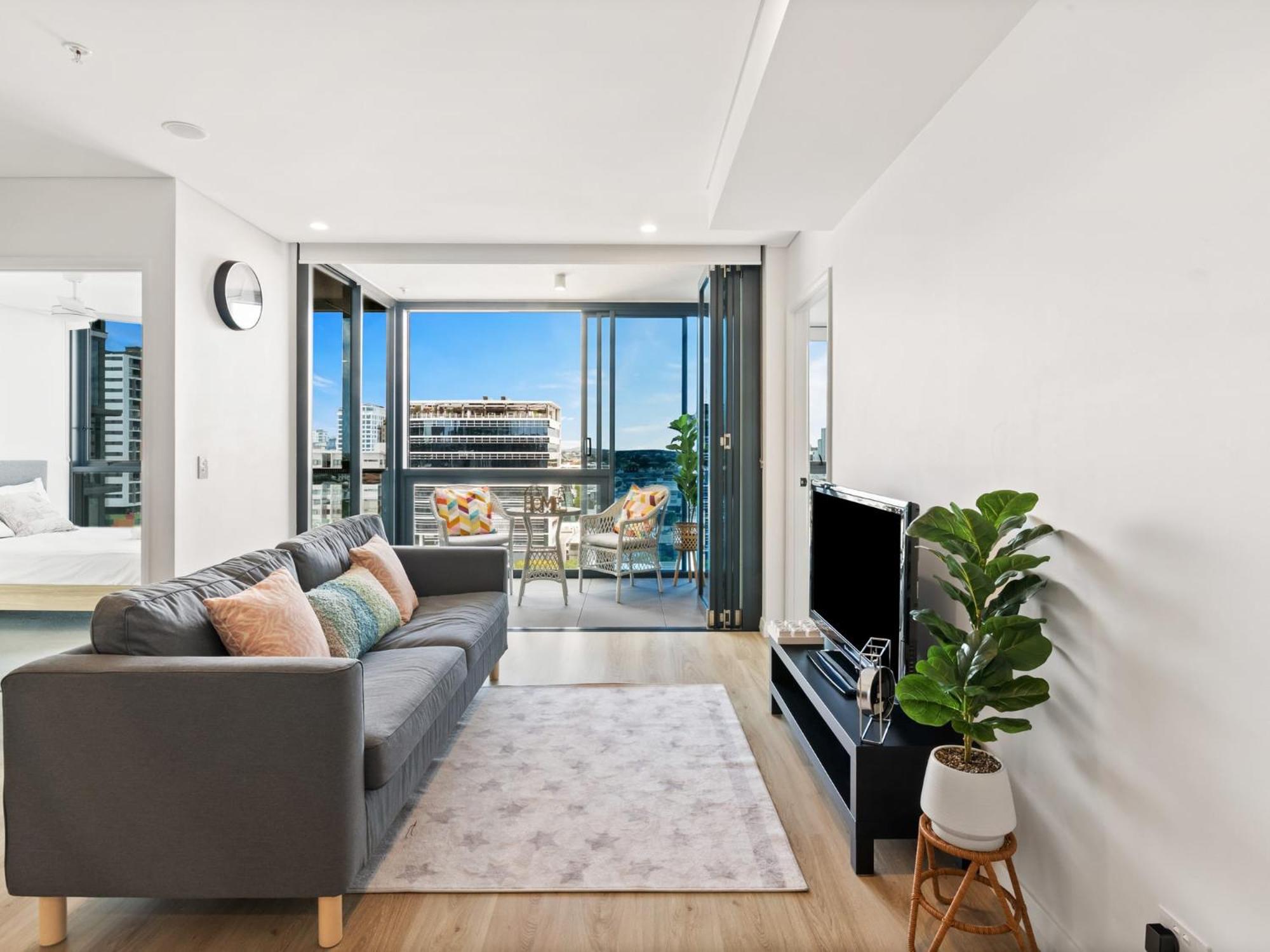 Brisbane Vacations - Heart of the Valley Chic High Level 2BR Apartment - Property Image 24