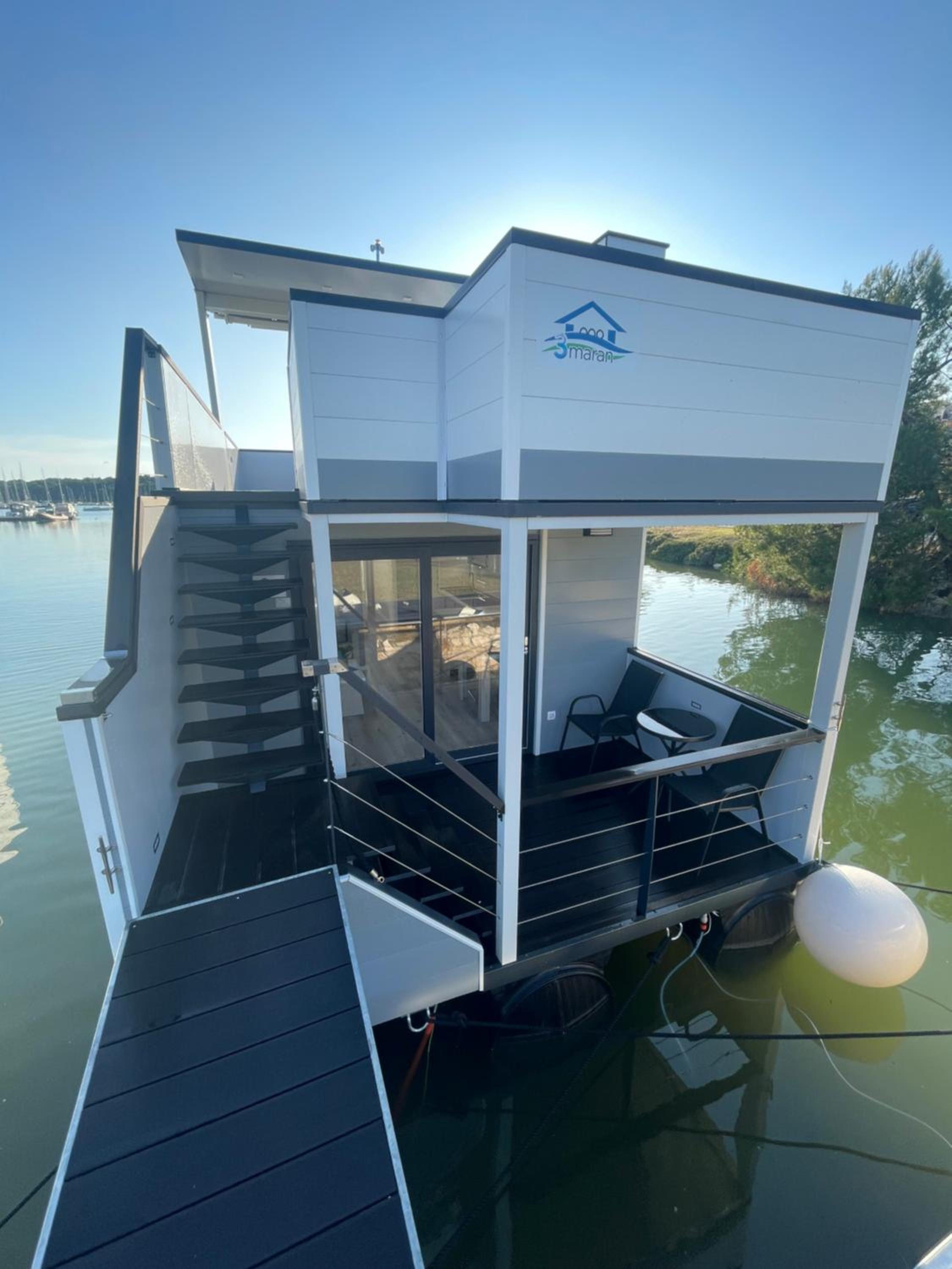 Floating sea house - PULA 1 view 2