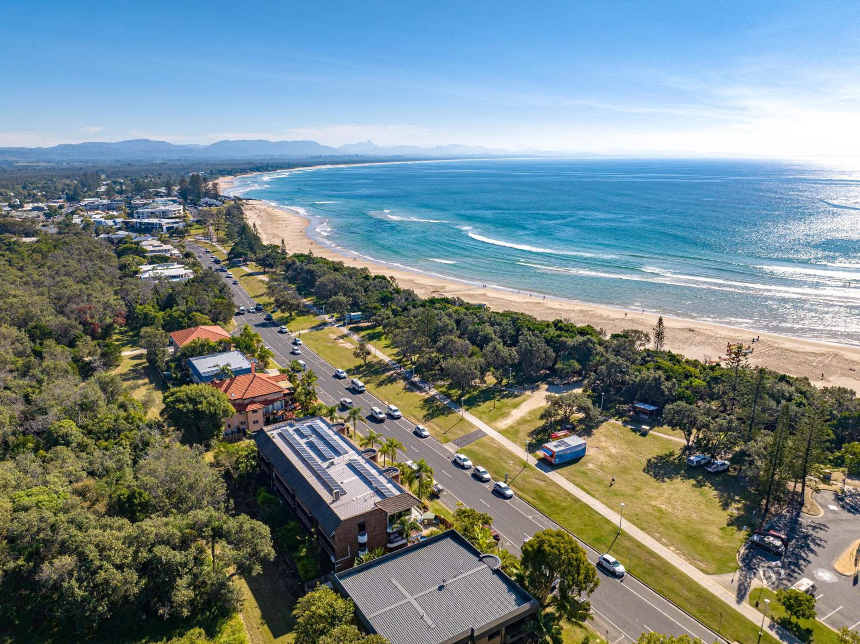 Coastal SOL -Right on Clarkes Beach!