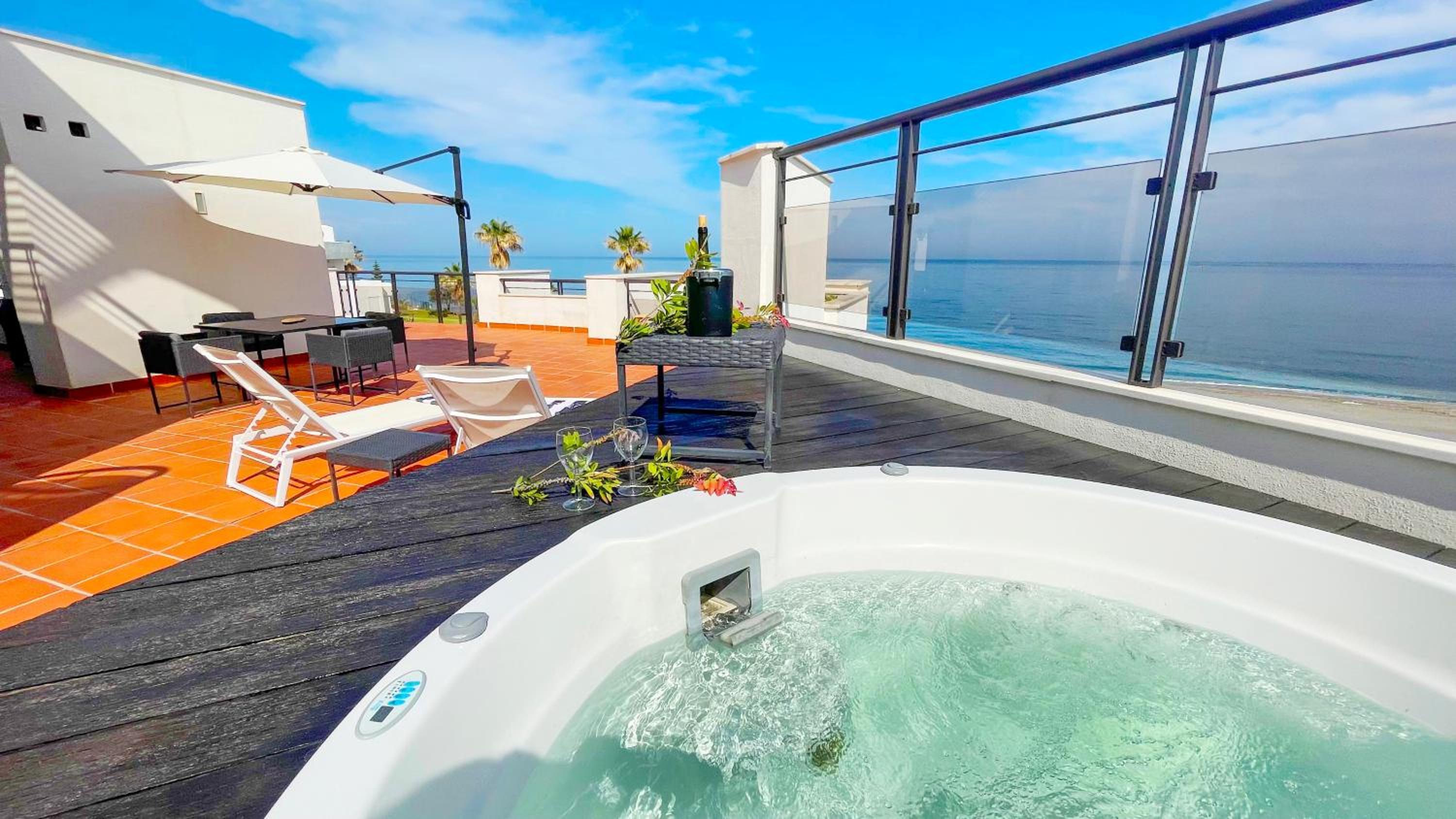 Exclusive luxury frontline beach penthouse Casares del mar - Estepona