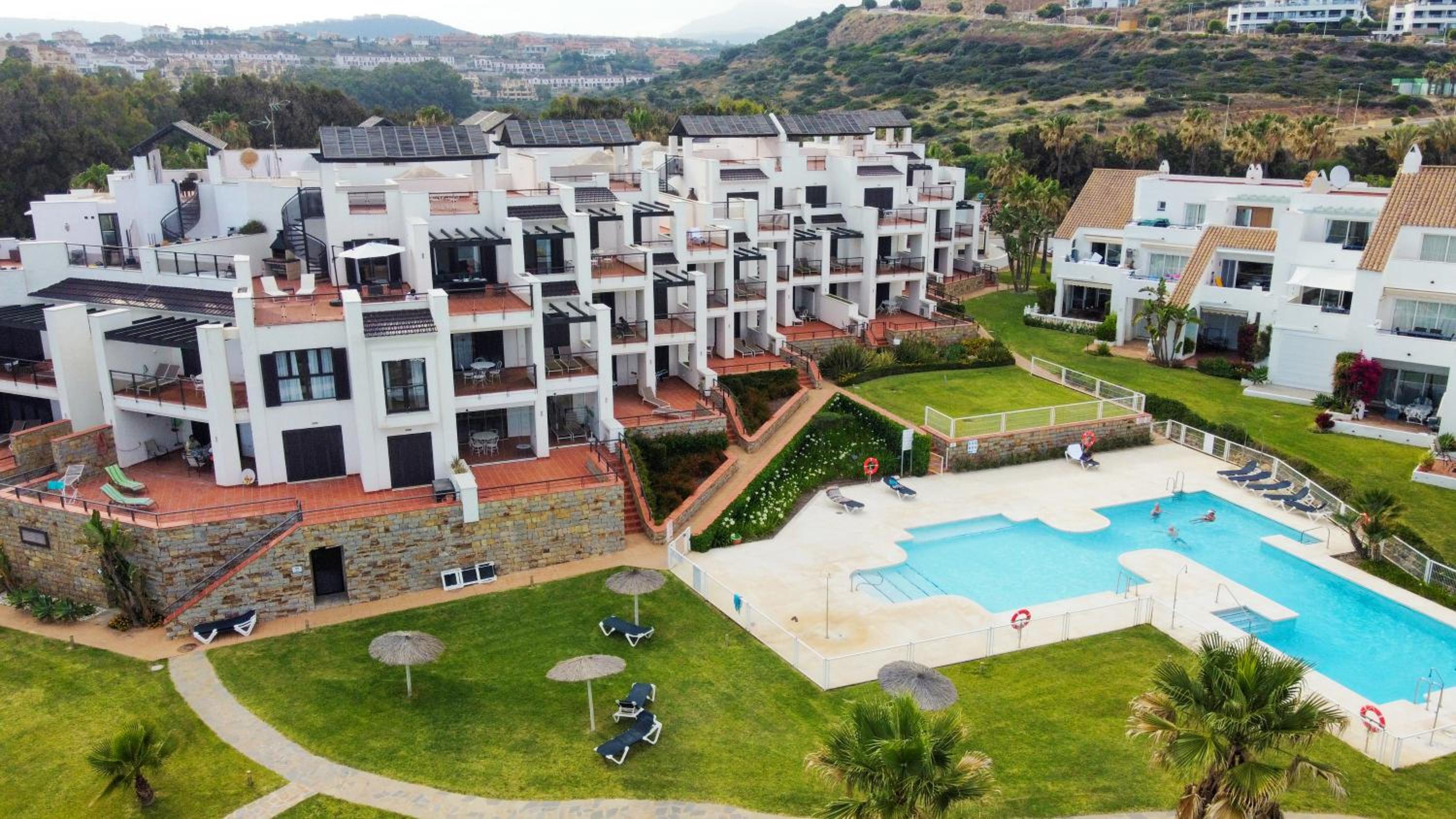 Exclusive luxury frontline beach penthouse Casares del mar - Estepona