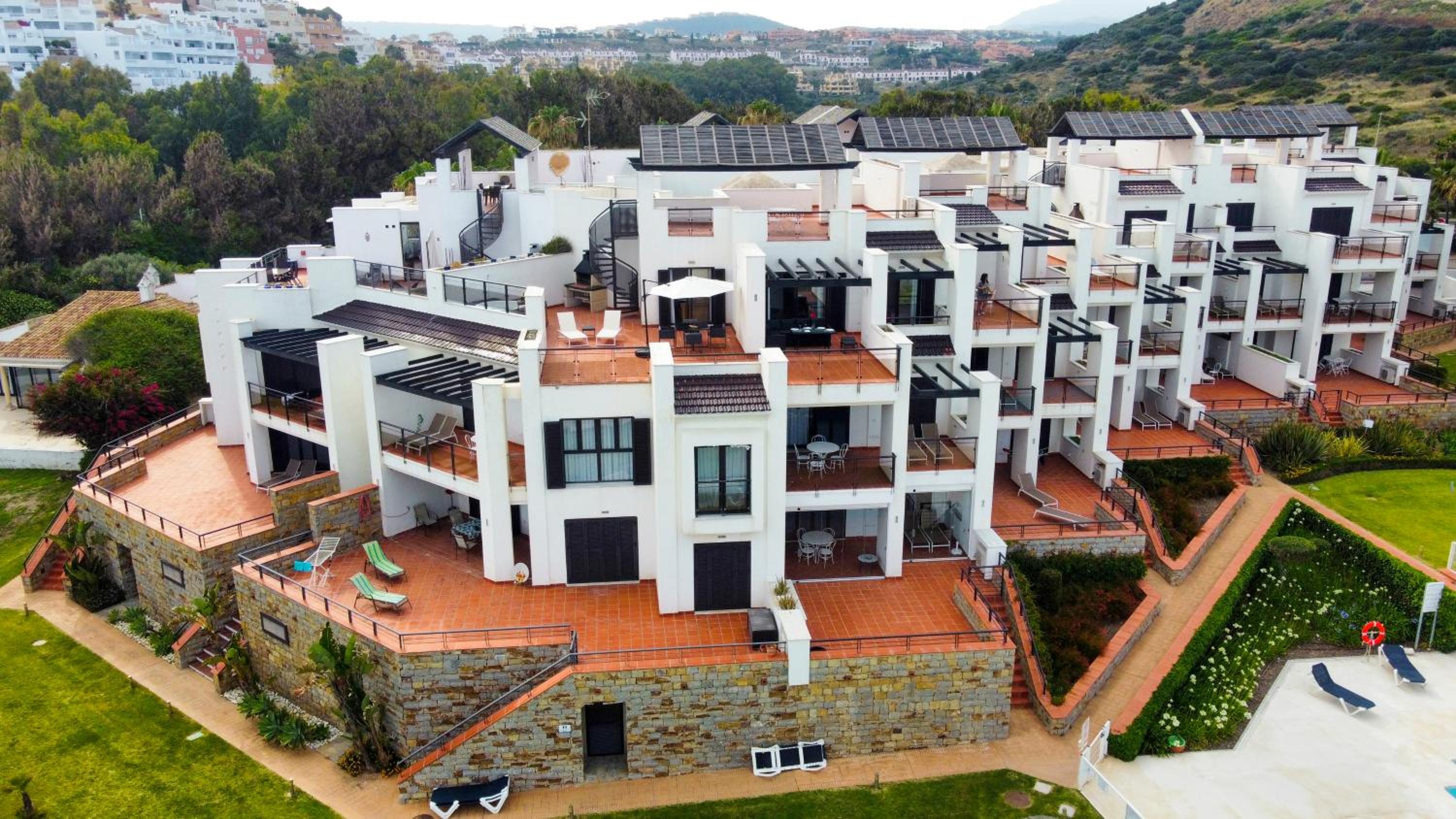 Exclusive luxury frontline beach penthouse Casares del mar - Estepona