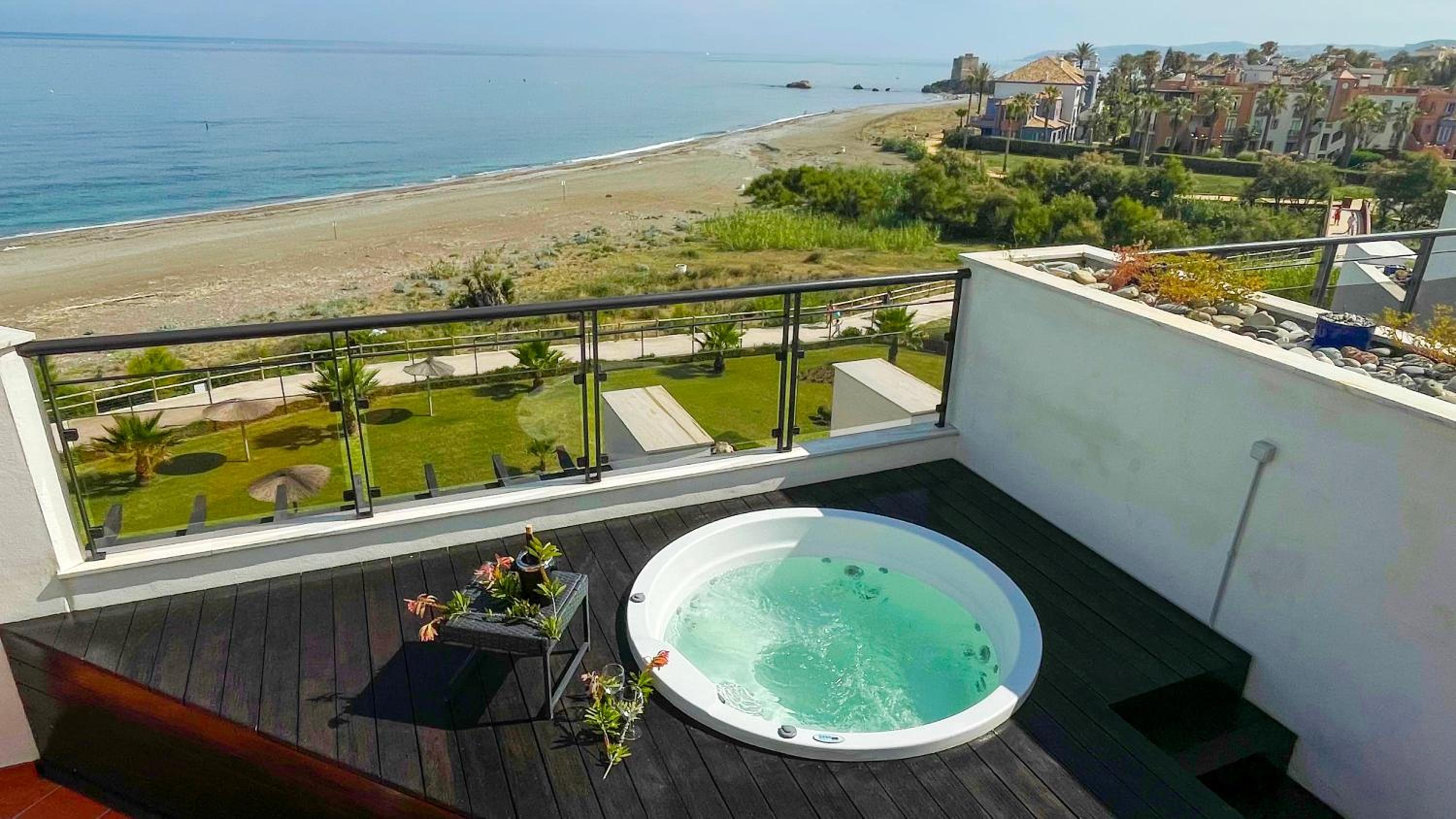 Exclusive luxury frontline beach penthouse Casares del mar - Estepona