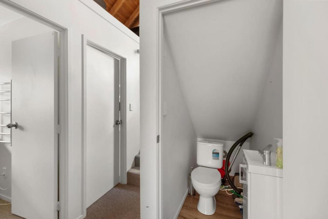 Small Wallet-Friendly Private Room in a 7 BR Shared House - The Ben's Room 6 view 4