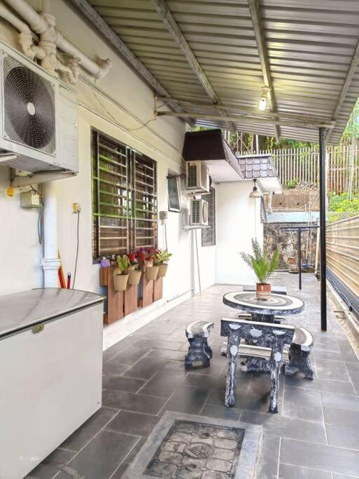 AaronL Homestay
