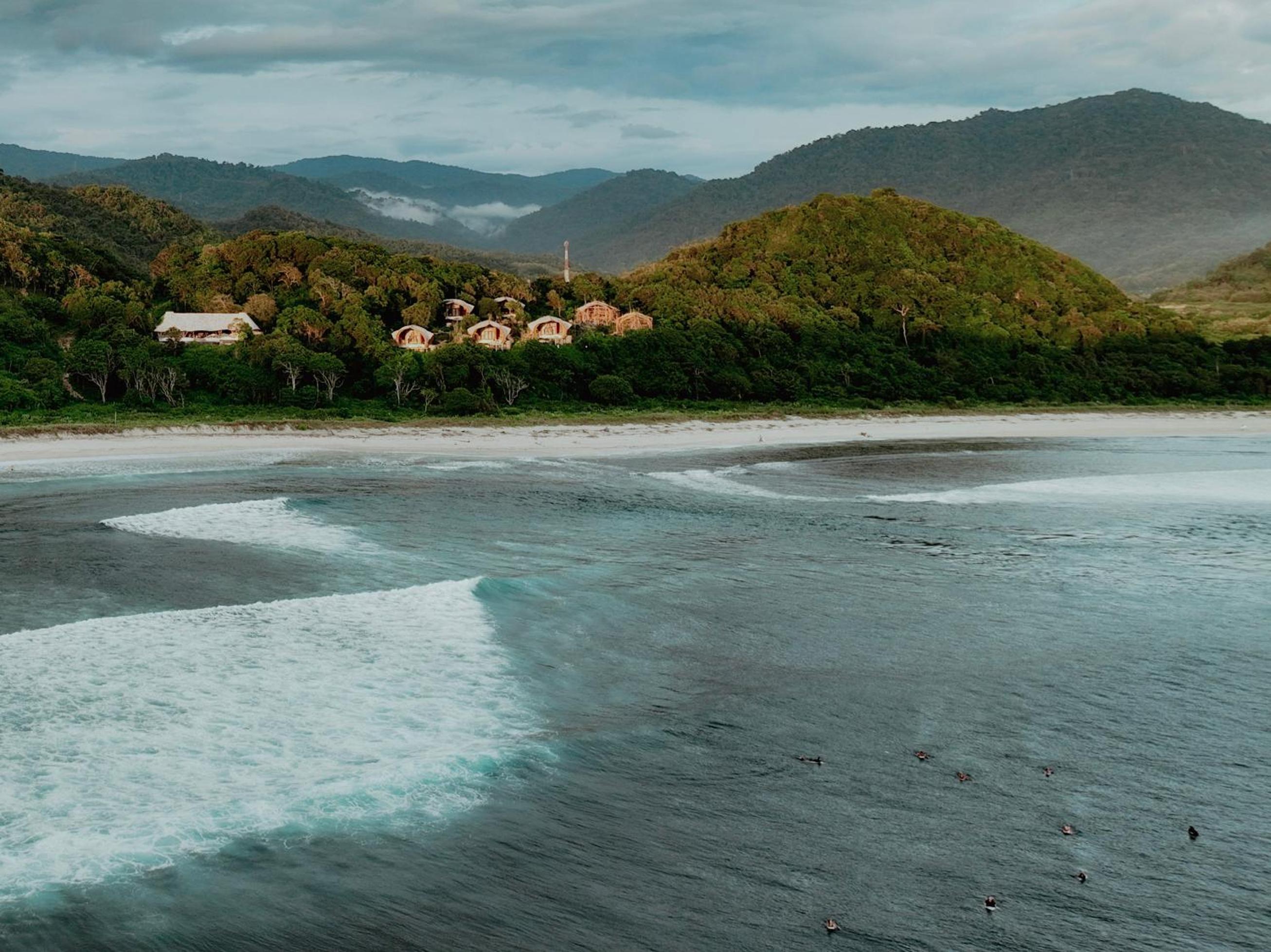 Kini Resort - Oceanfront Bamboo Eco Lodges view 2