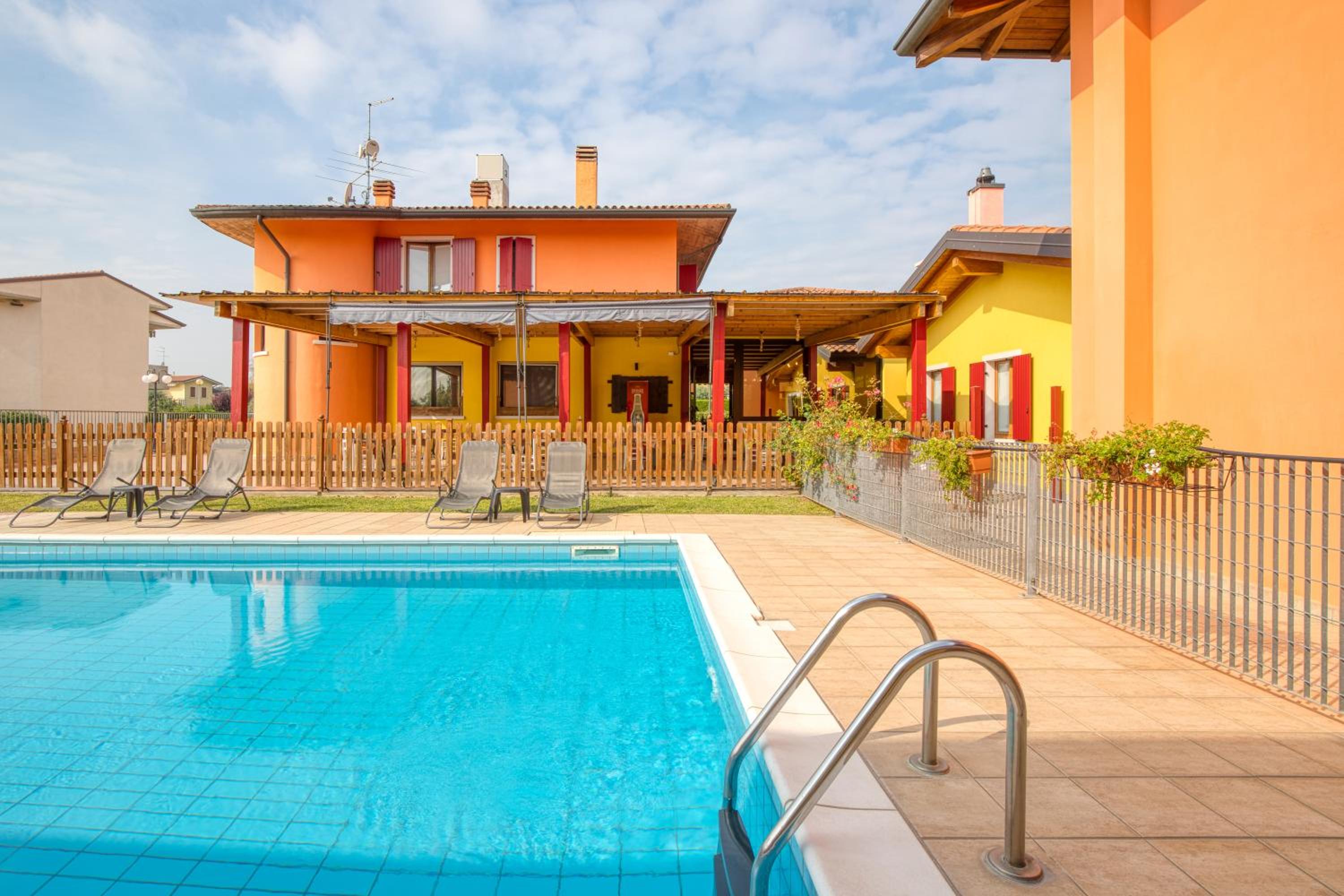 Appartamenti Villa Camporosso- Parchi,Terme di Cola'