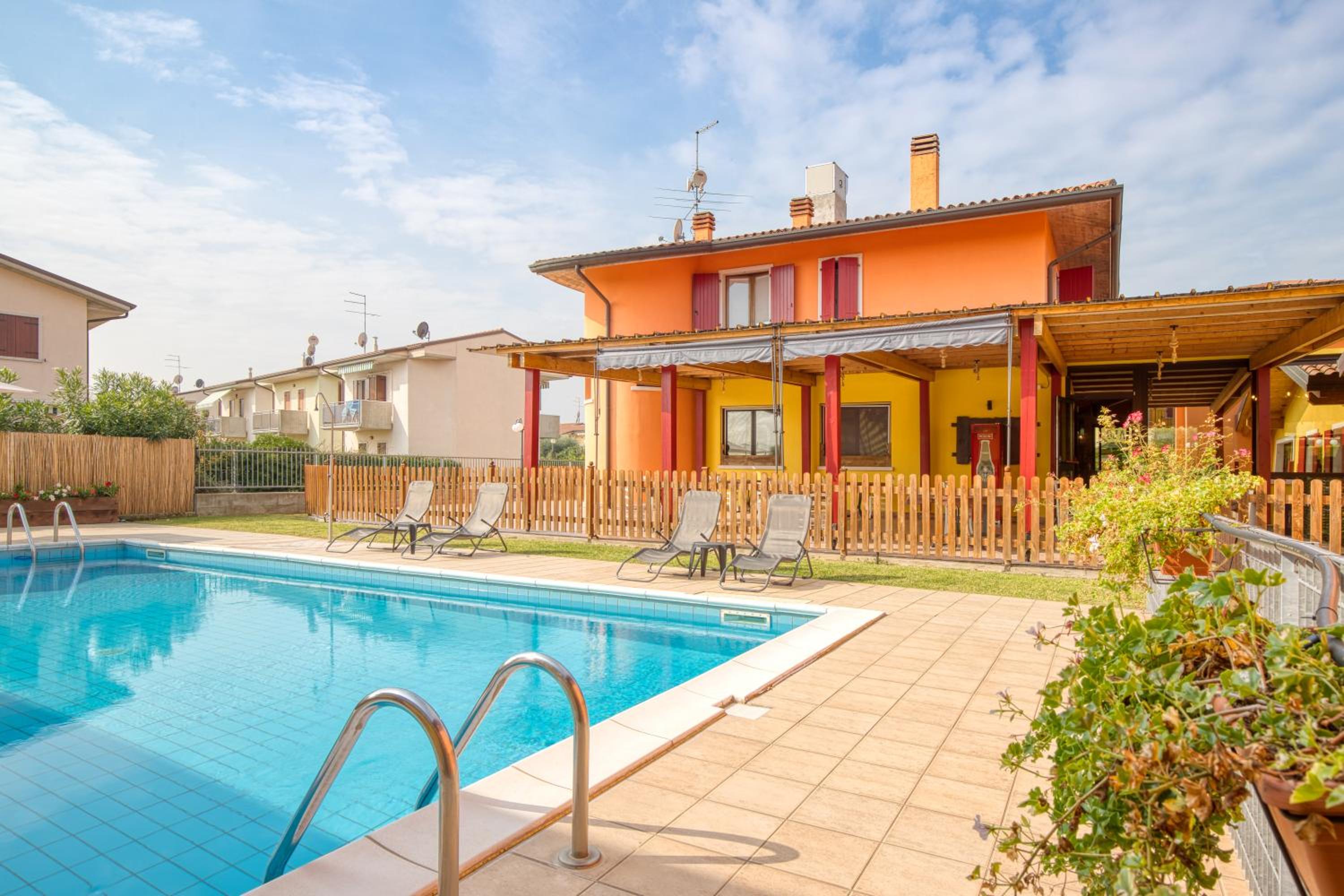 Appartamenti Villa Camporosso- Parchi,Terme di Cola'
