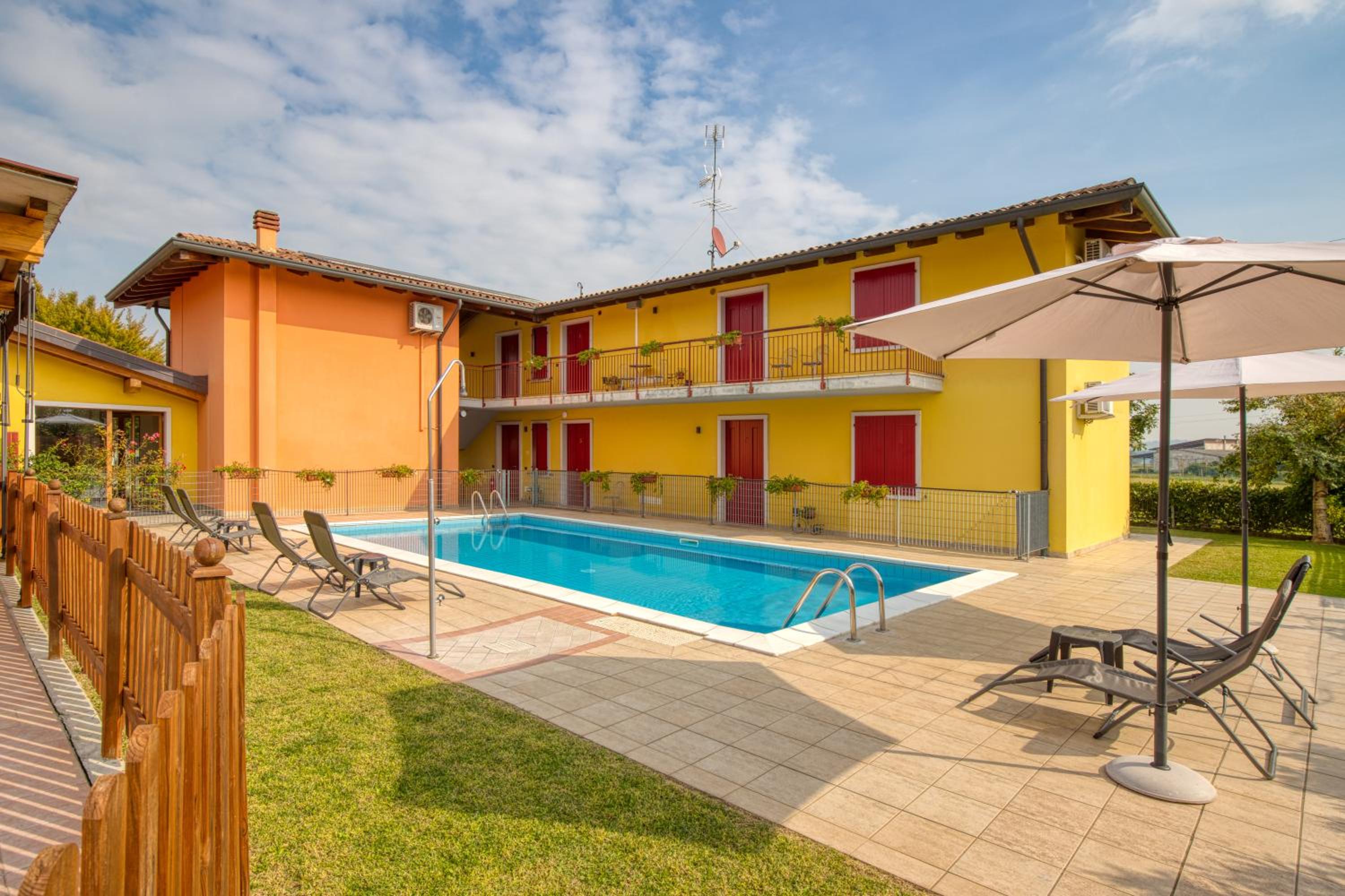 Appartamenti Villa Camporosso- Parchi,Terme di Cola'