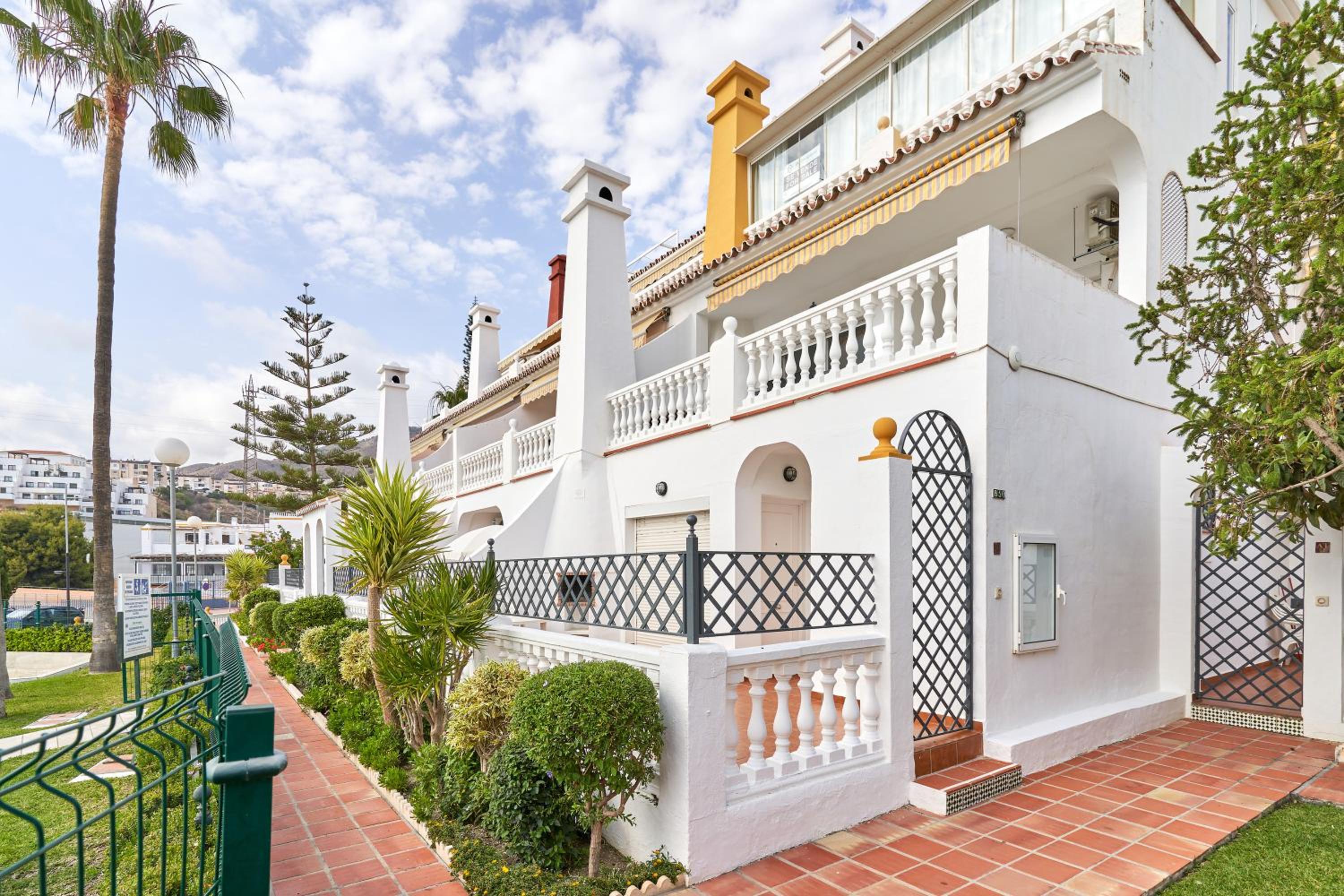 Las Rosas House