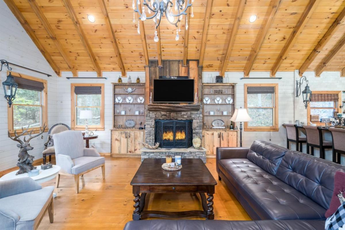 New Listing! The Laurel Mountain Chalet