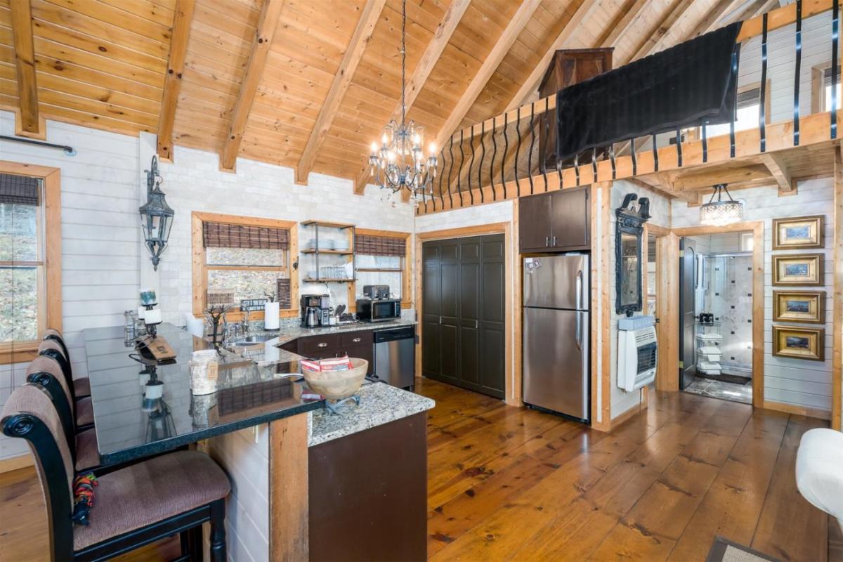 New Listing! The Laurel Mountain Chalet