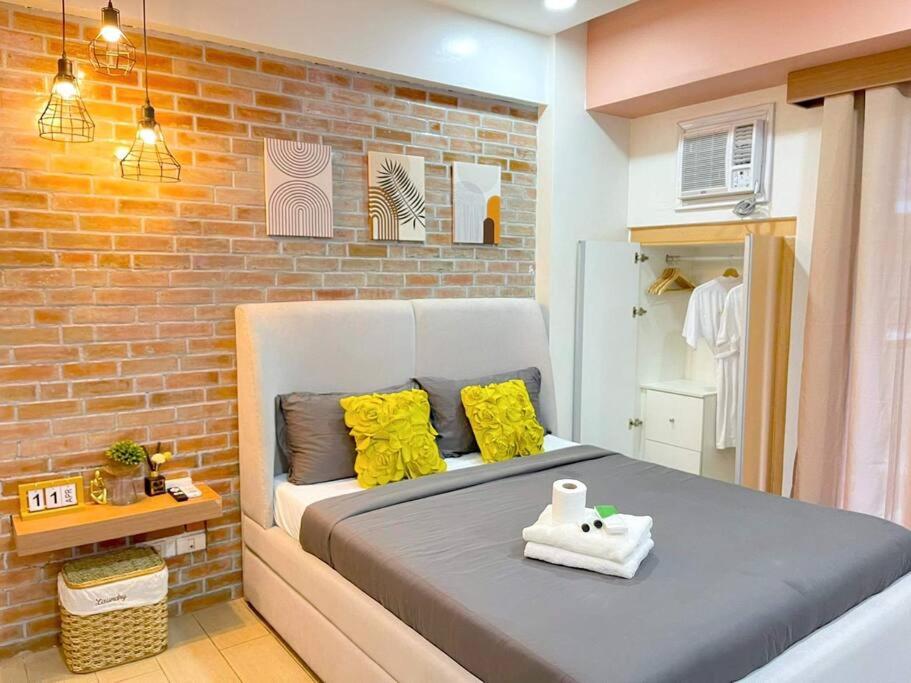 Lovely Unit with free wi-fi & netflix I across Naia T3 airport view 5