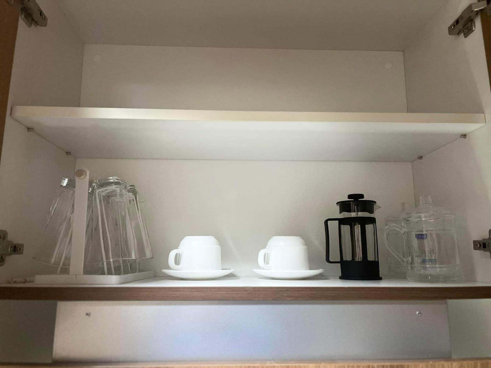 ShoreB&B Condo Staycation free wifi & Netflix view 2