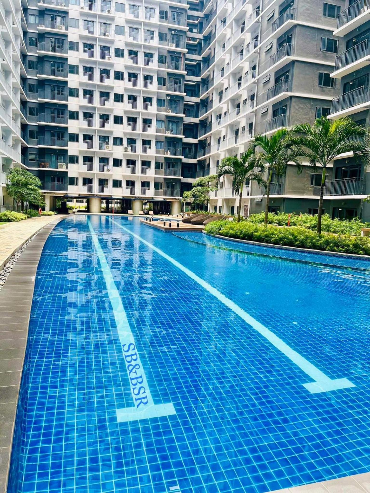 ShoreB&B Condo Staycation free wifi & Netflix view 4