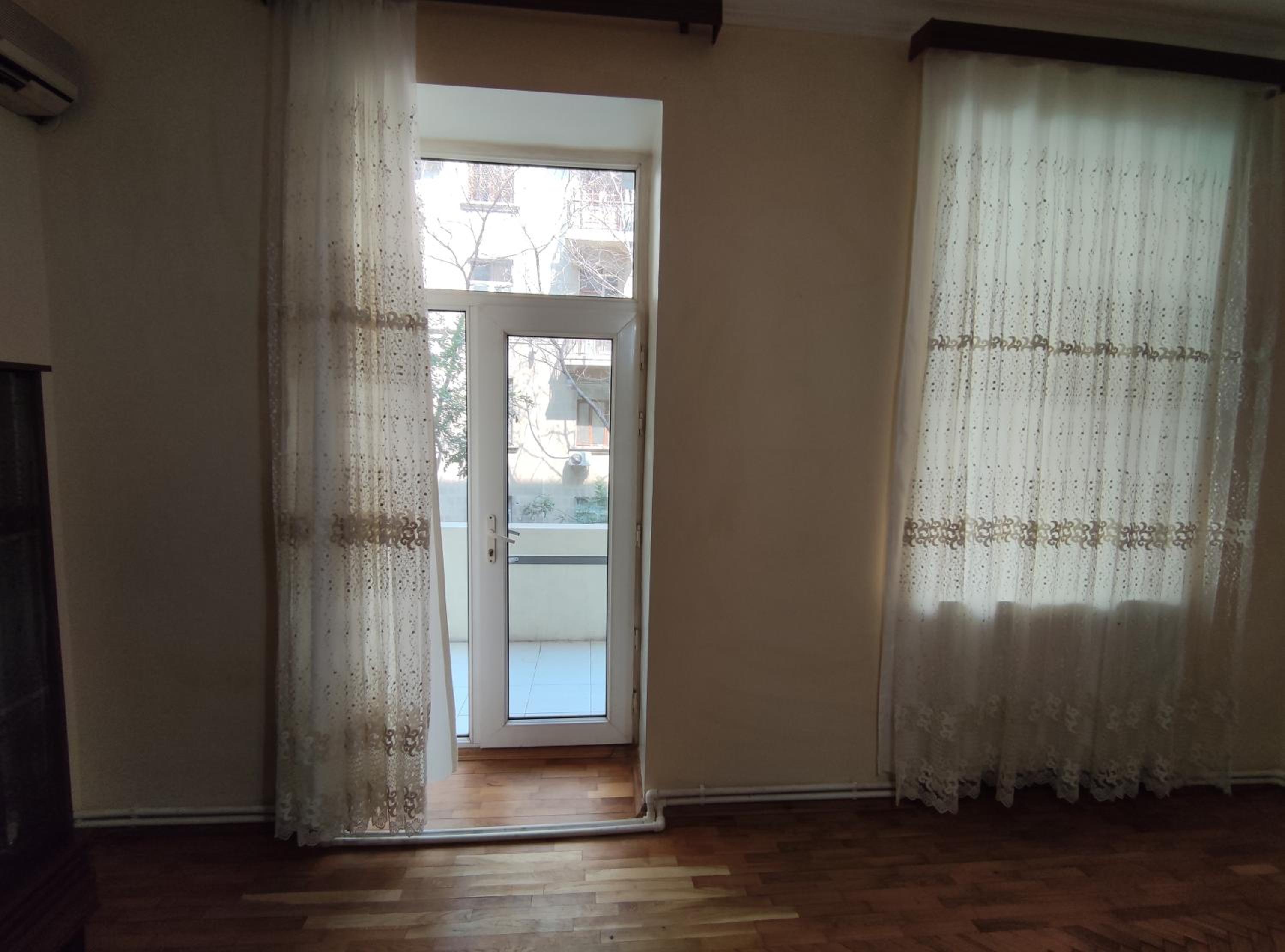 4 rooms cosy apartment in architectural monument of history and culture building of local significance of Azerbaijan.