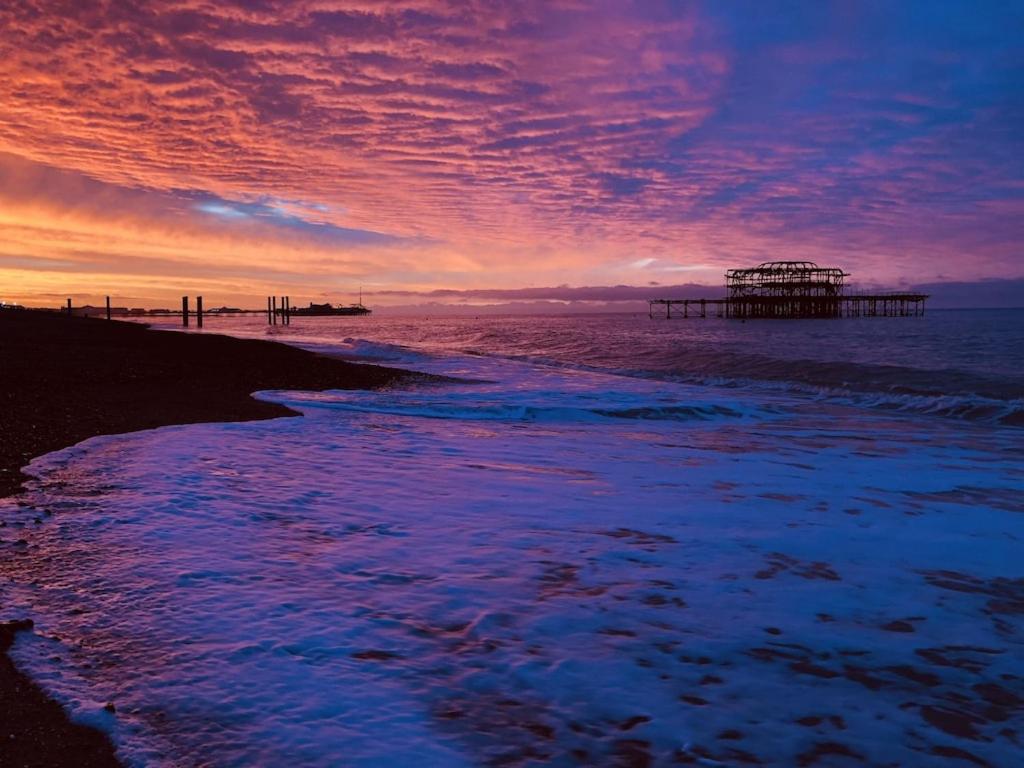 Central Brighton flat, 3 bedrooms, sleeps 6, close to shops and beach view 5