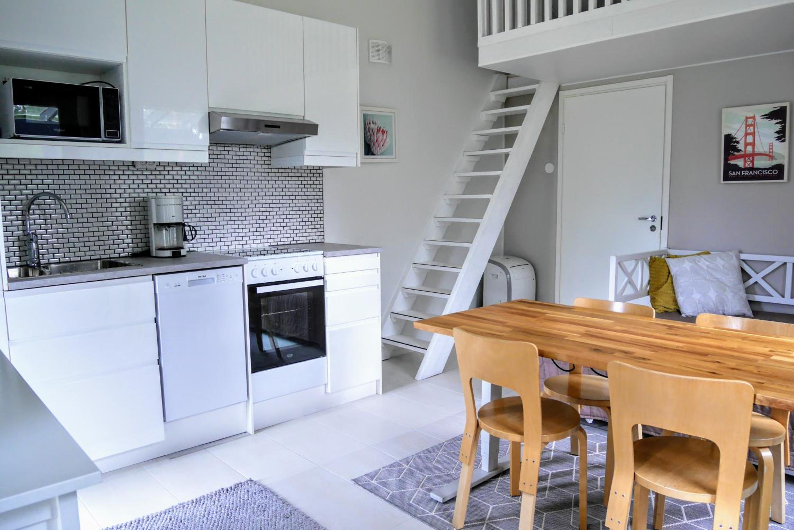 Cozy 4 person guesthouse on quiet residential area view 5