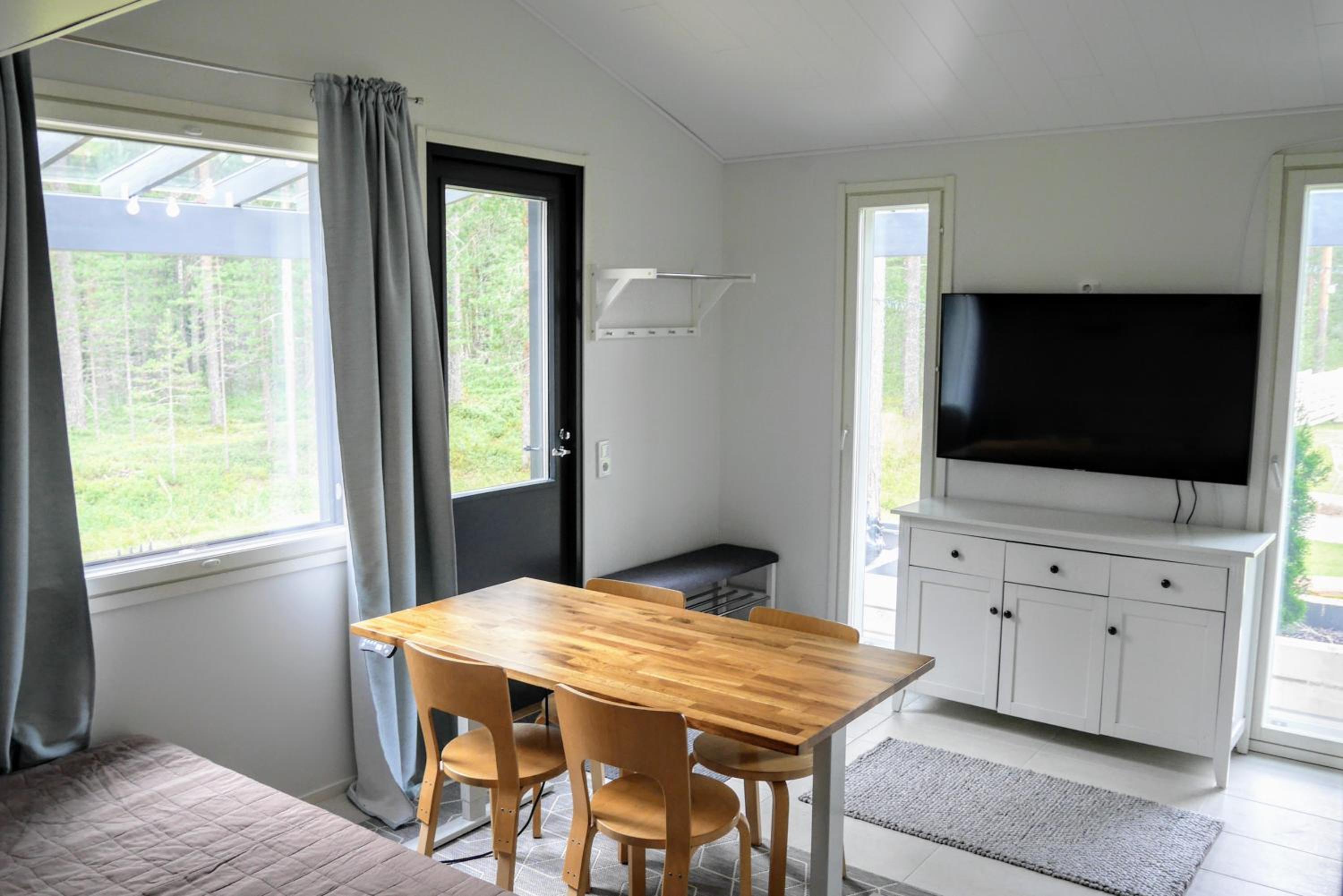 Cozy 4 person guesthouse on quiet residential area view 4