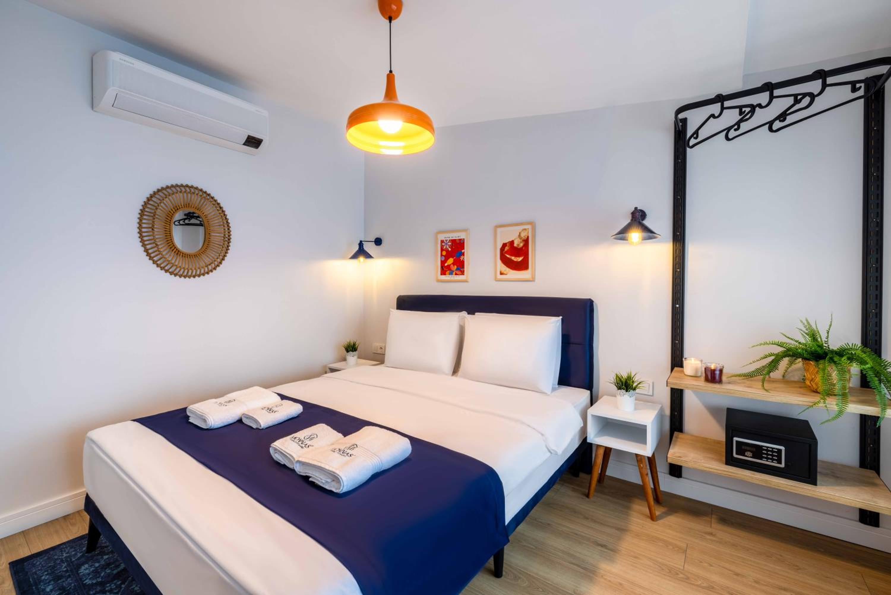 Monnas Suite - Image 166