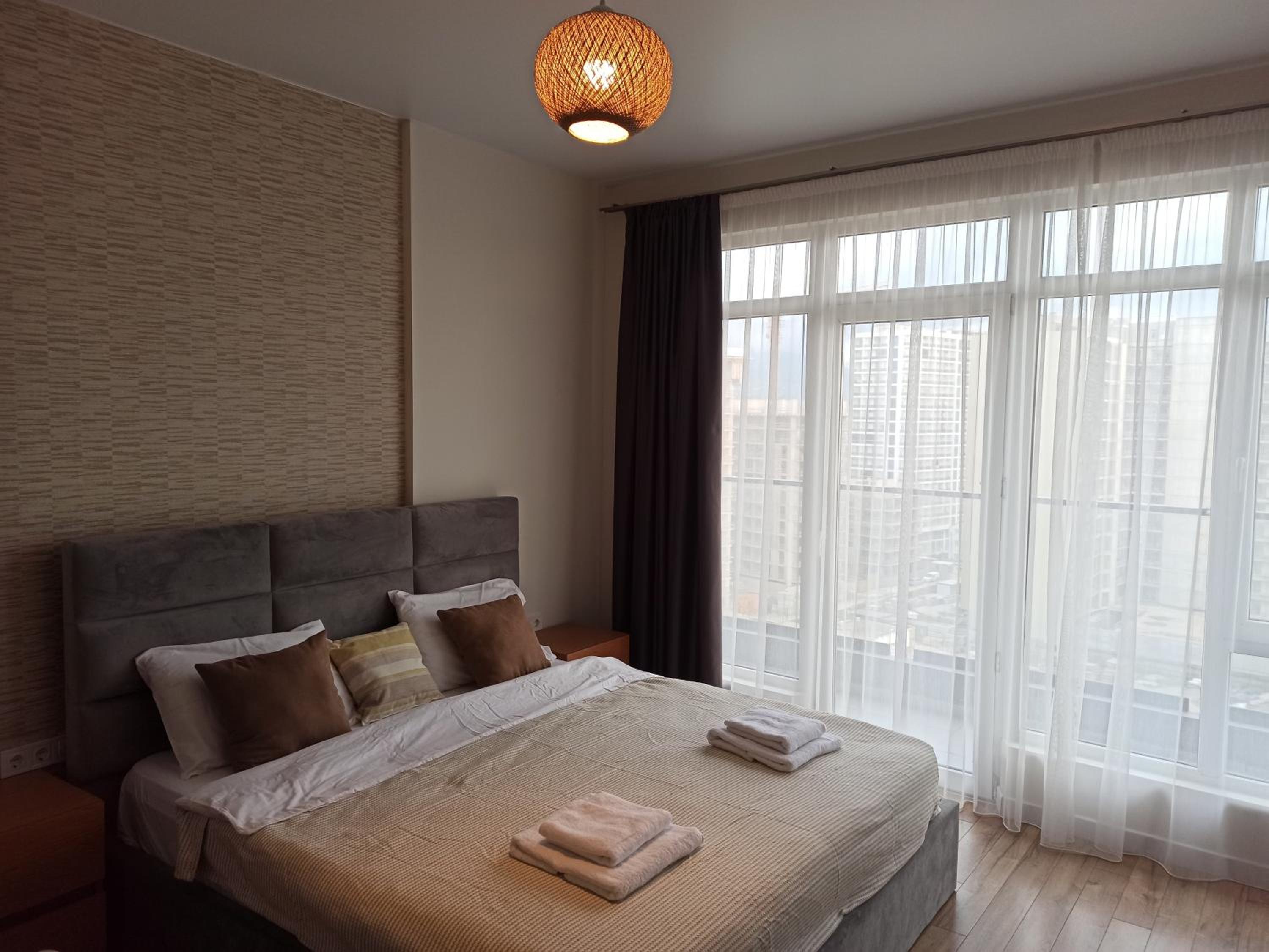 Spacious Stylish Studio With Pool and Jacuzzi view 2