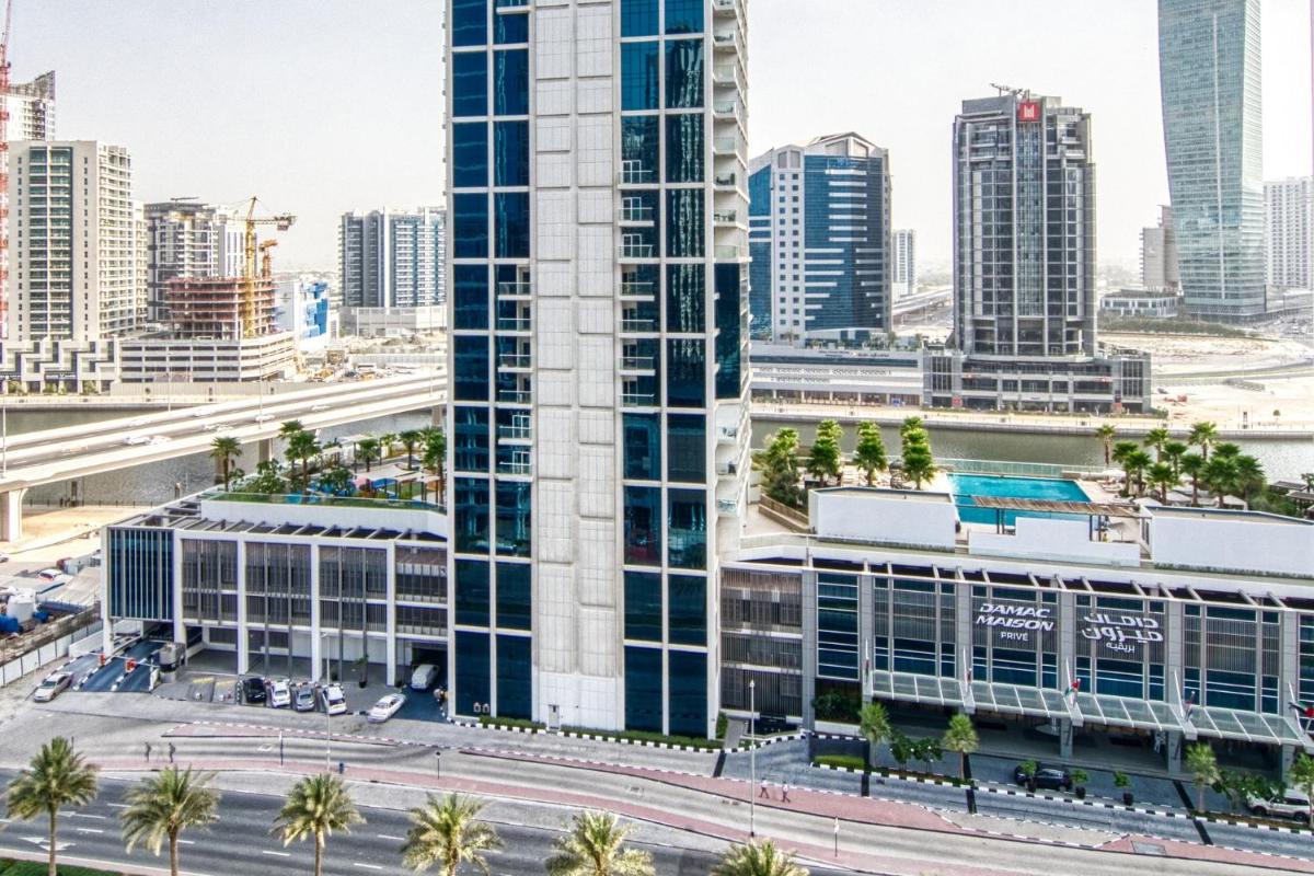 Luxury Studios with Burj Khalifa & Canal View in Downtown - Marquise Square Tower