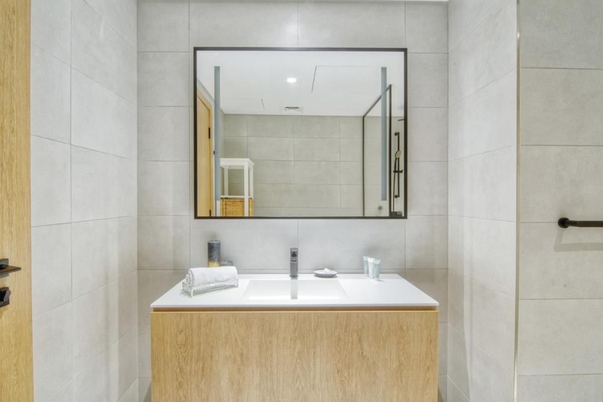 Luxury Studios with Burj Khalifa & Canal View in Downtown - Marquise Square Tower