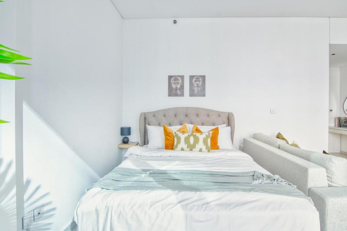 Luxury Studios with Burj Khalifa & Canal View in Downtown - Marquise Square Tower