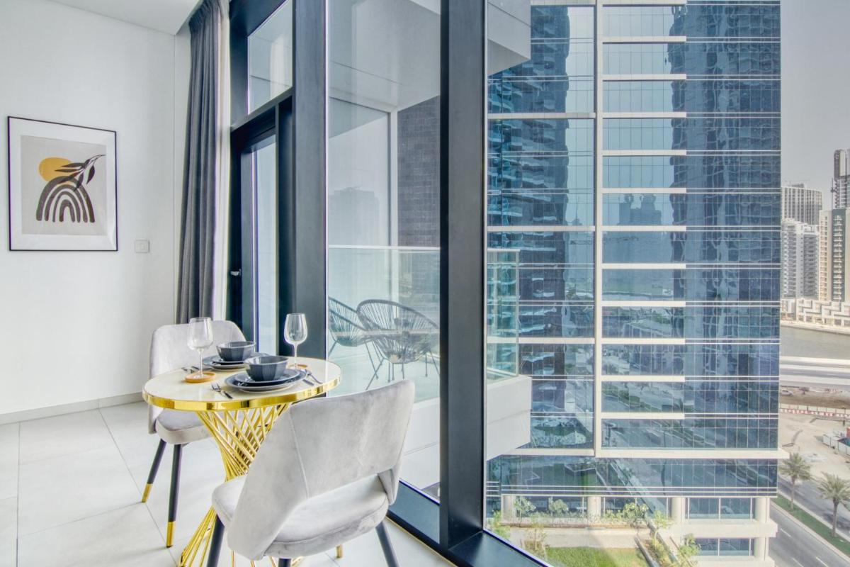 Luxury Studios with Burj Khalifa & Canal View in Downtown - Marquise Square Tower