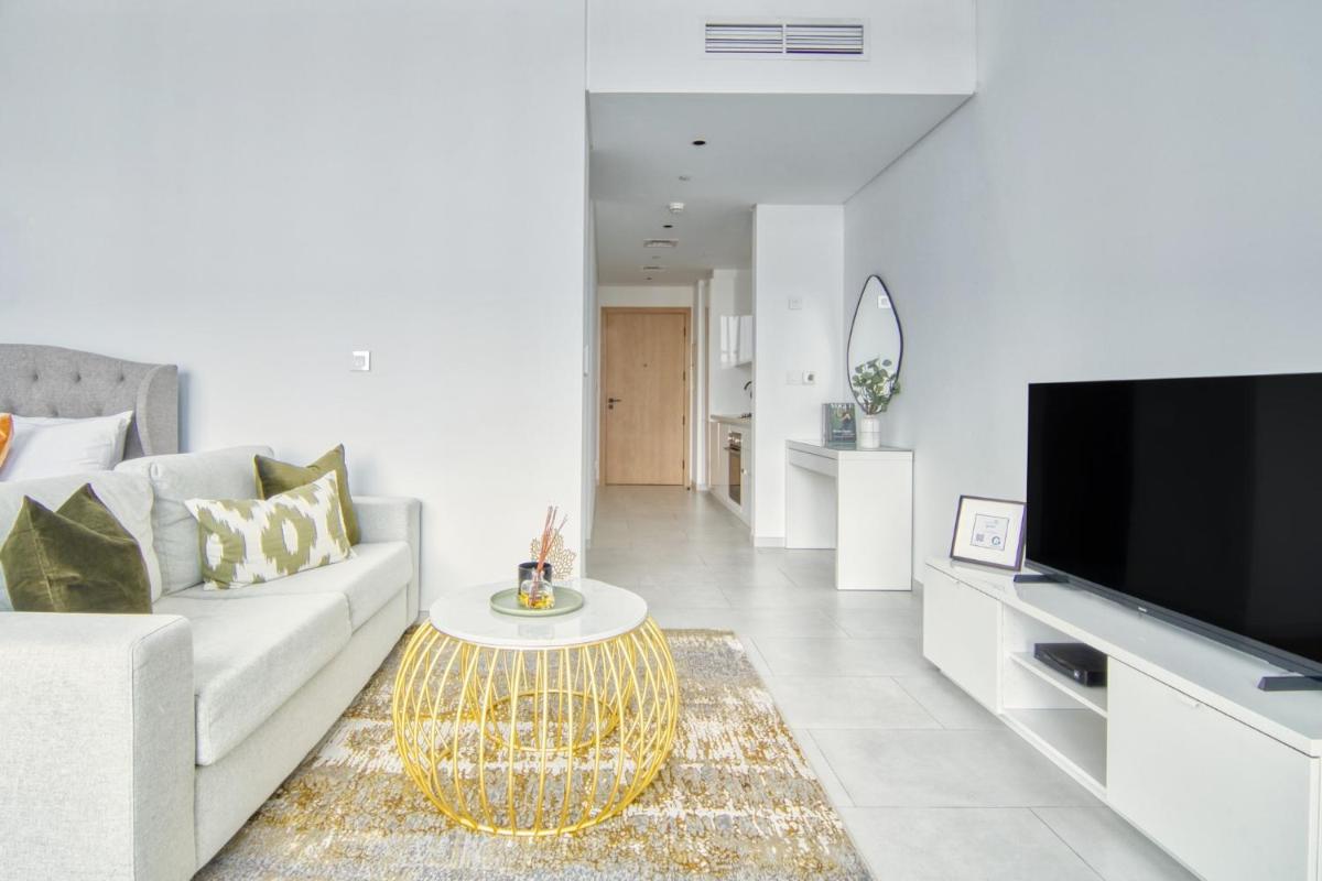 Luxury Studios with Burj Khalifa & Canal View in Downtown - Marquise Square Tower