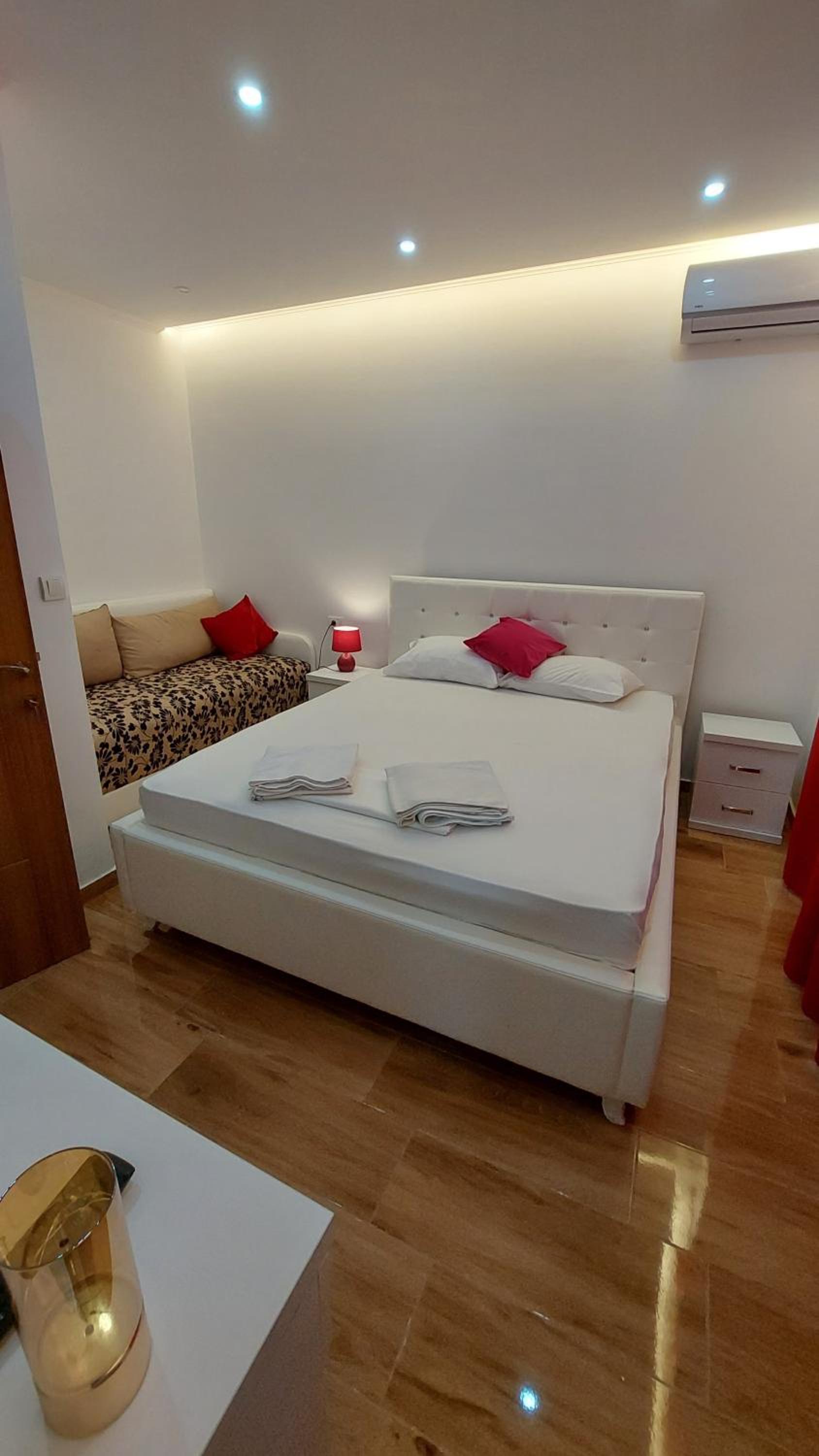 Rinia Apartments