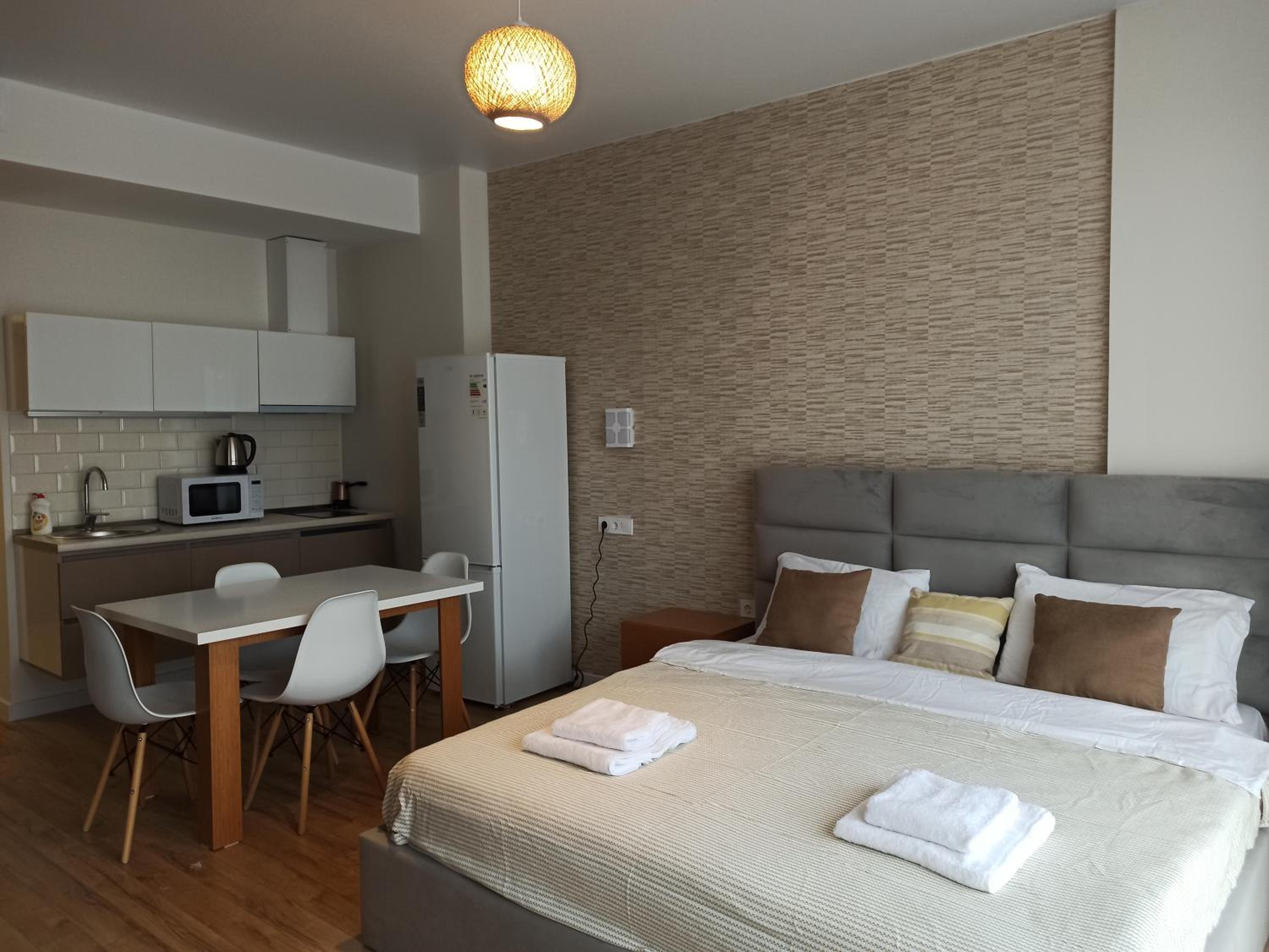 Spacious Stylish Studio With Pool and Jacuzzi view 4