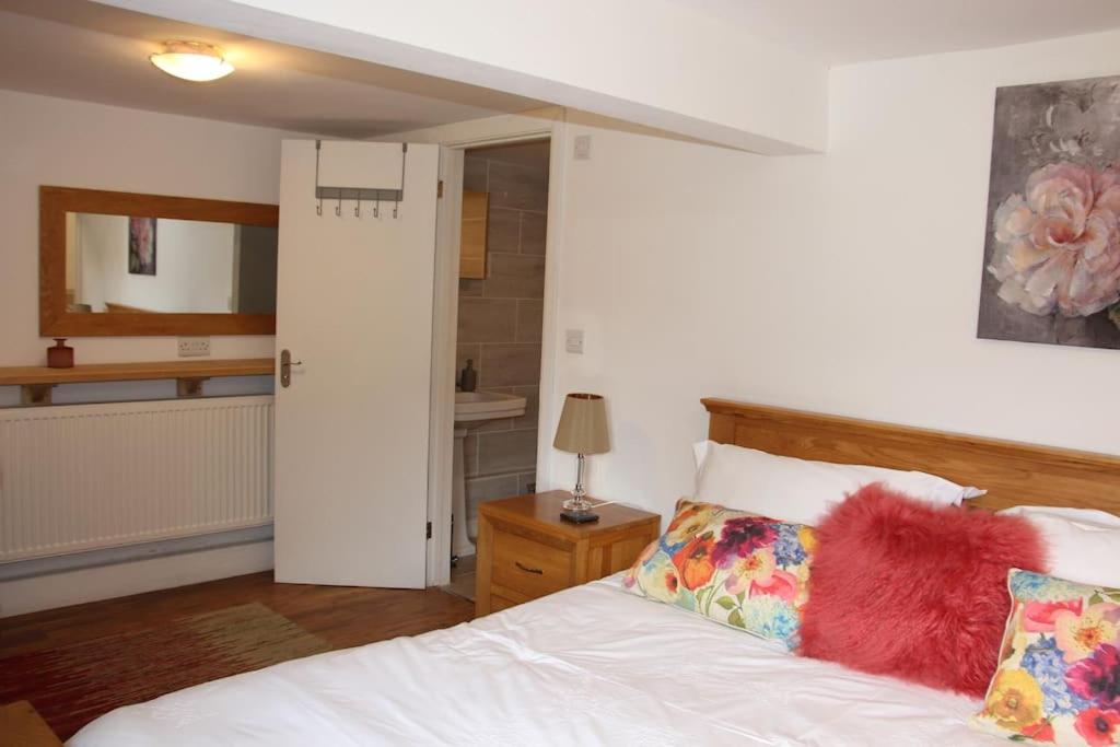 Peaceful and tranquil 2 bedroom Deer Cottage view 2
