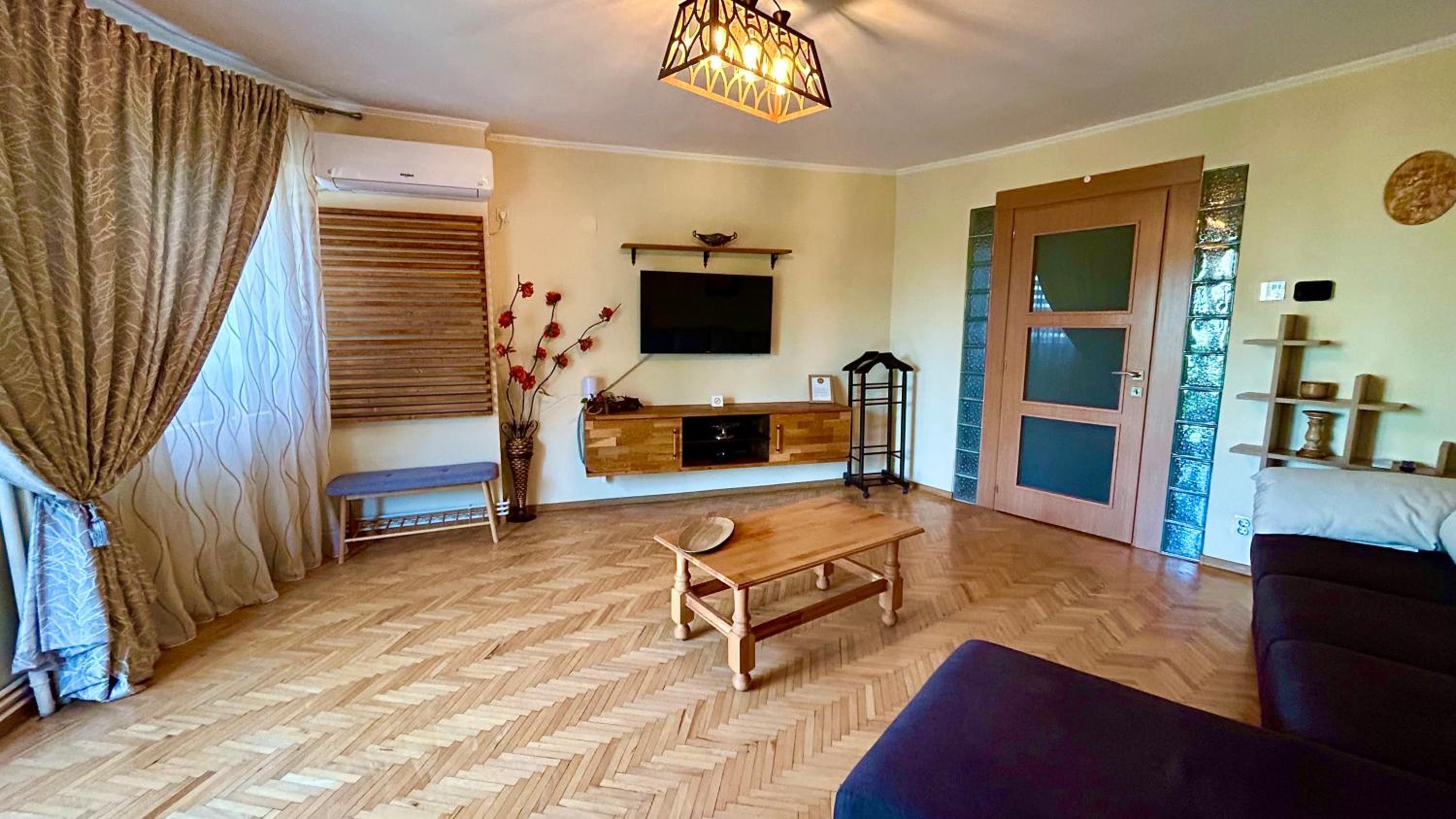 Apartment Palace of Parliament view 4