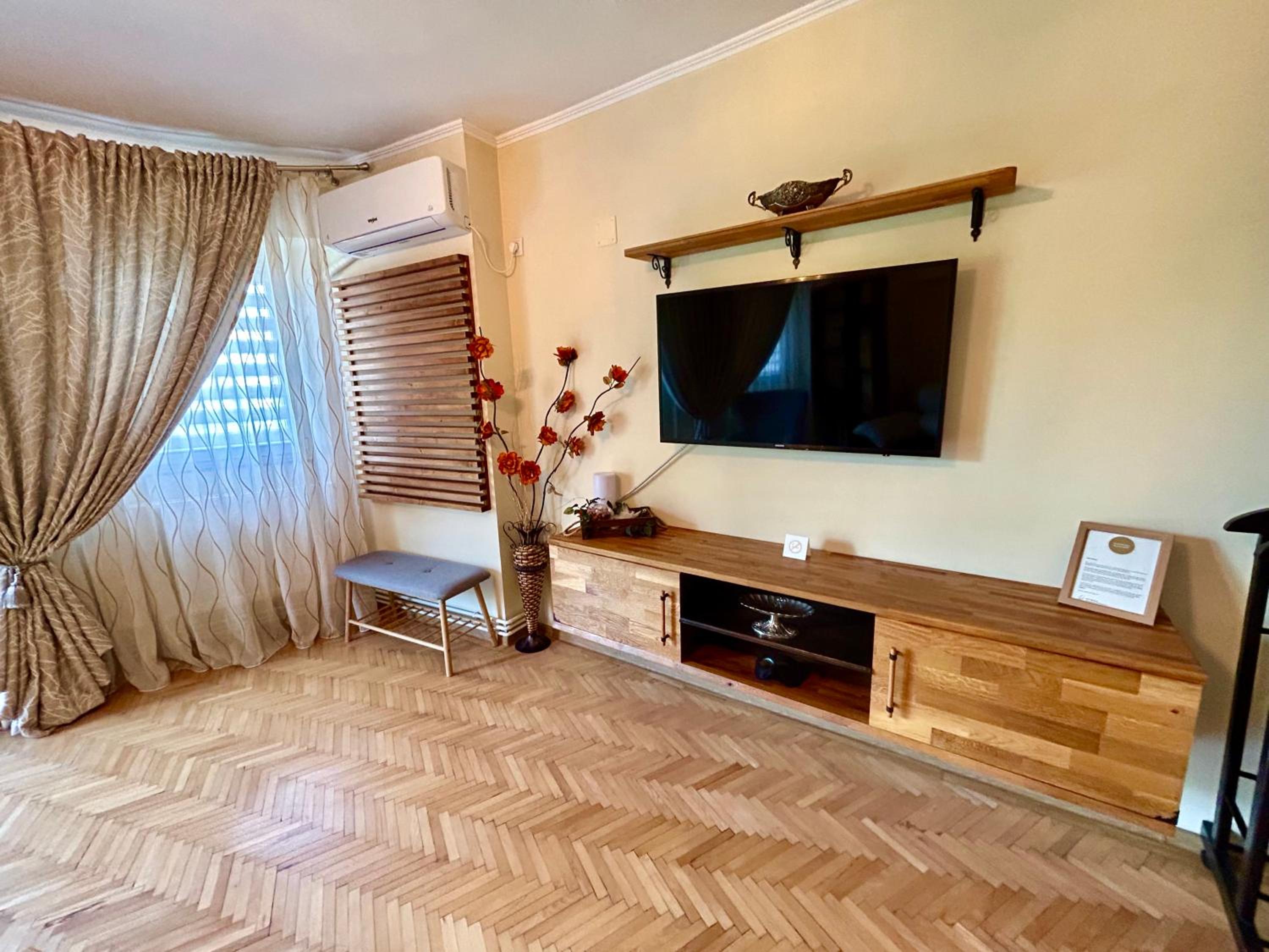 Apartment Palace of Parliament view 5
