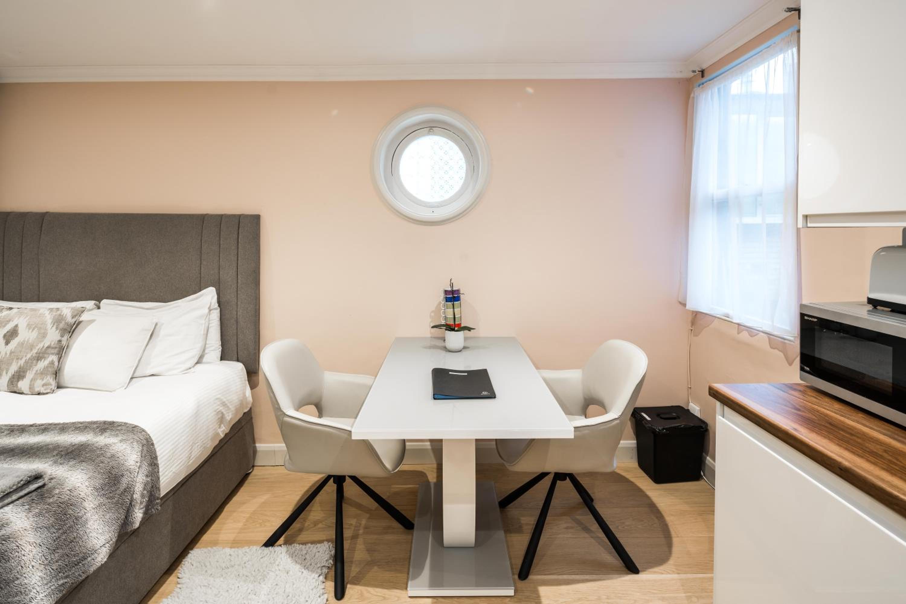 Superb Chelsea rare find with patio 2 min from tube