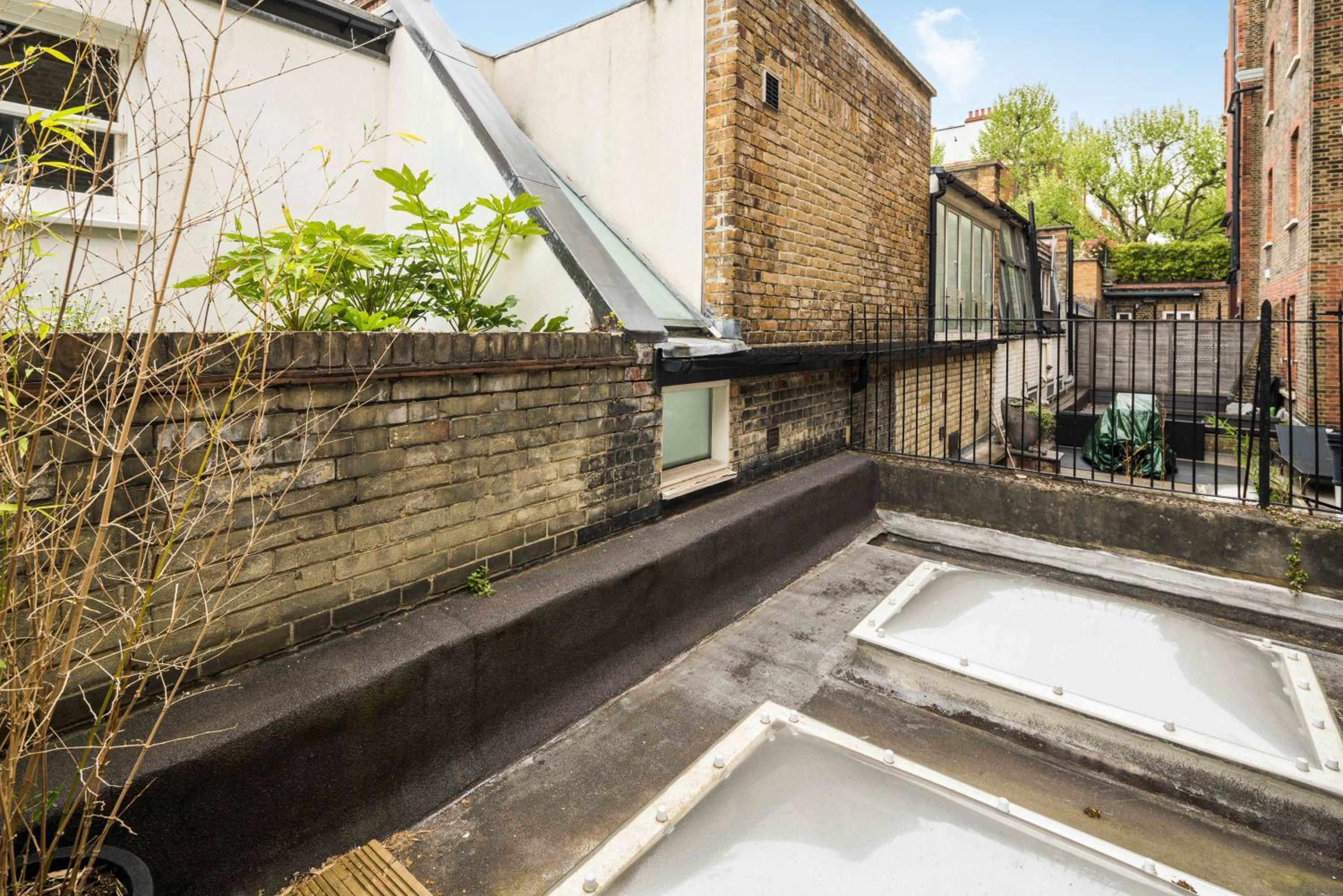 Superb Chelsea rare find with patio 2 min from tube