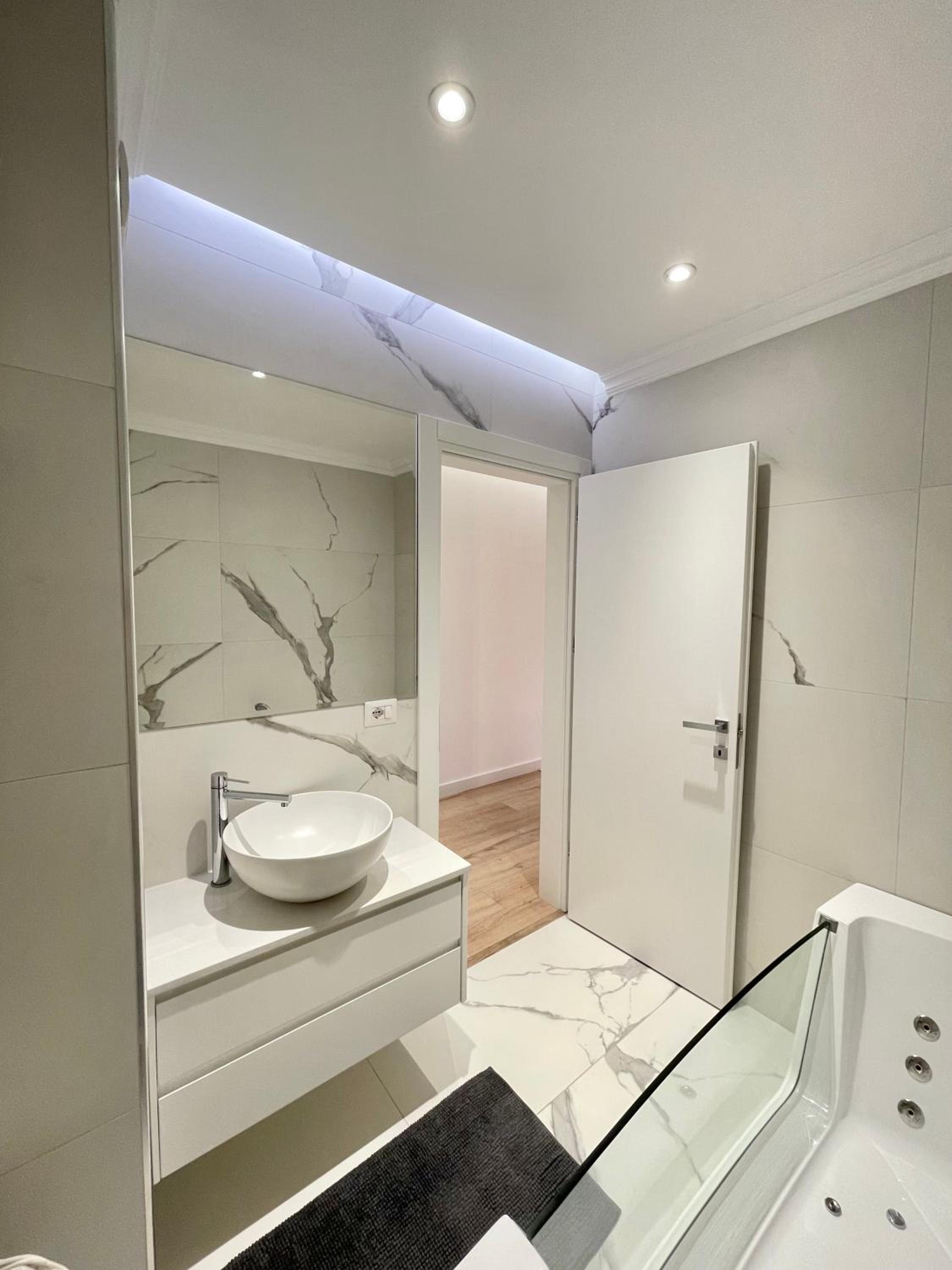 Luxury Lily's apartment