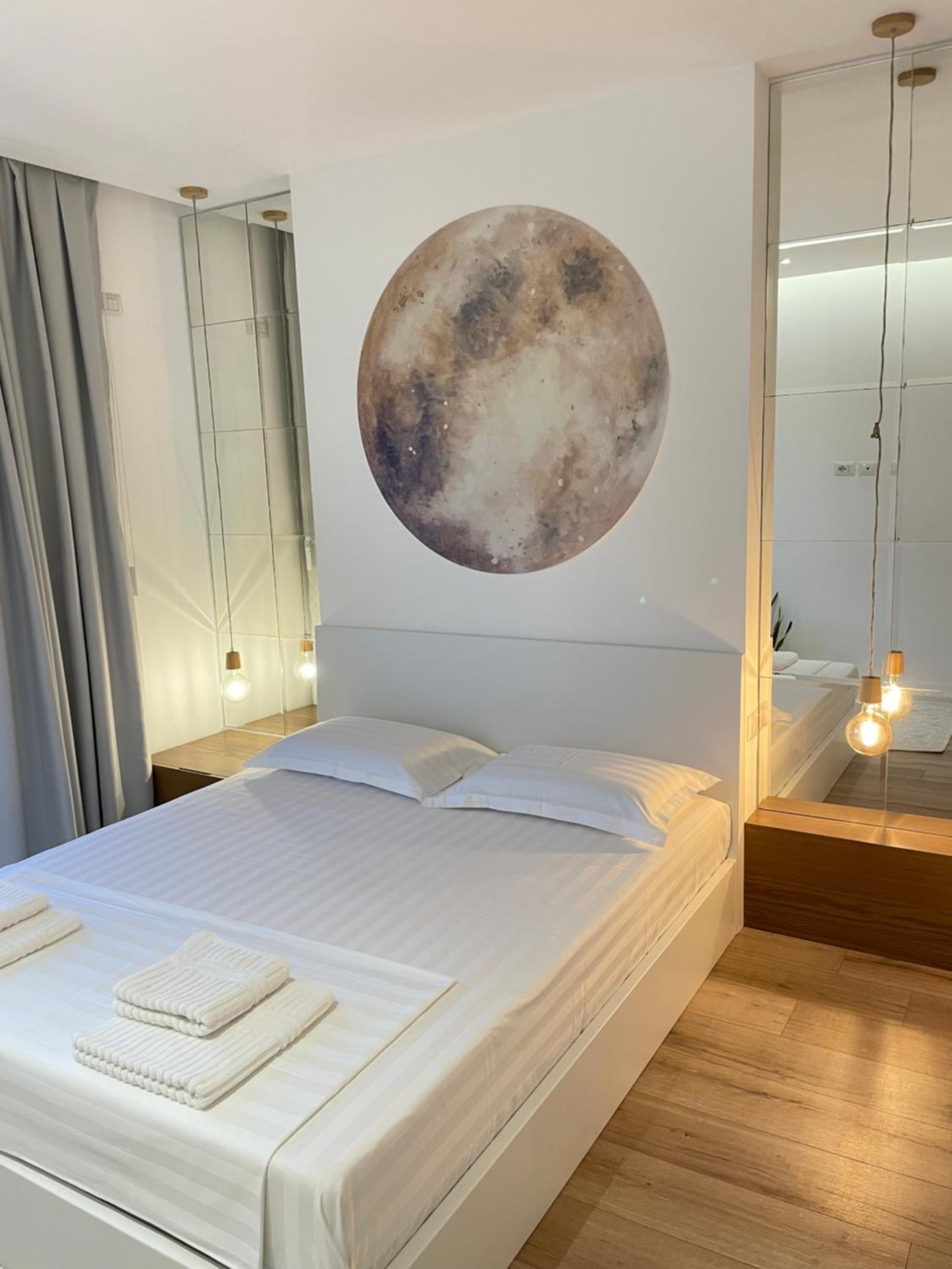 Luxury Lily's apartment
