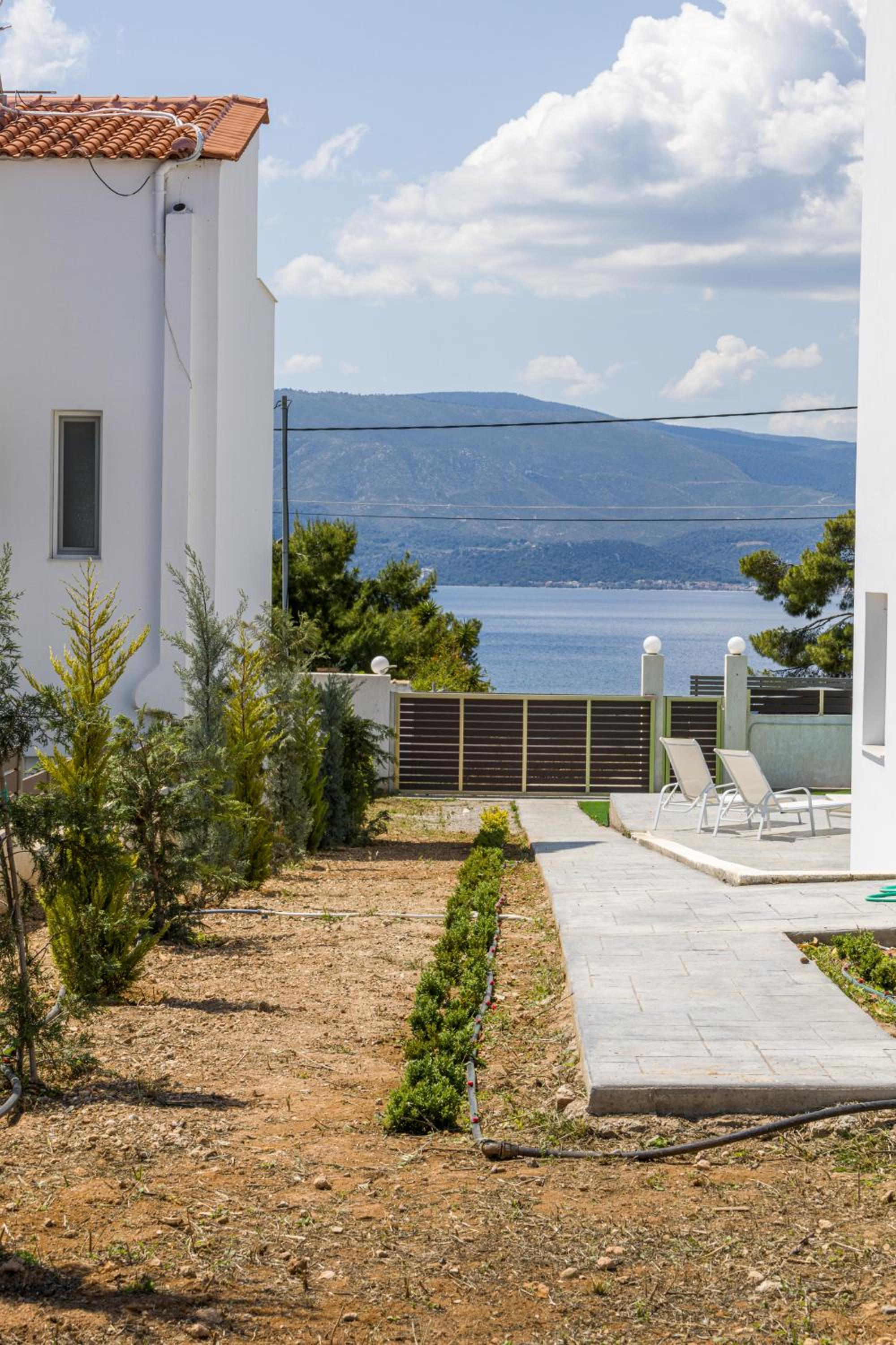 Modern, Cheerful & Dream Catching Villa in Corinth view 3