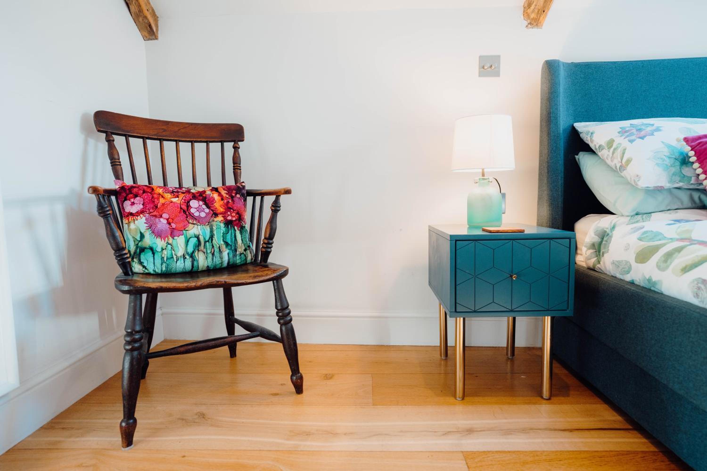 Beautiful 1 bedroom apartment close to the Harbour view 2