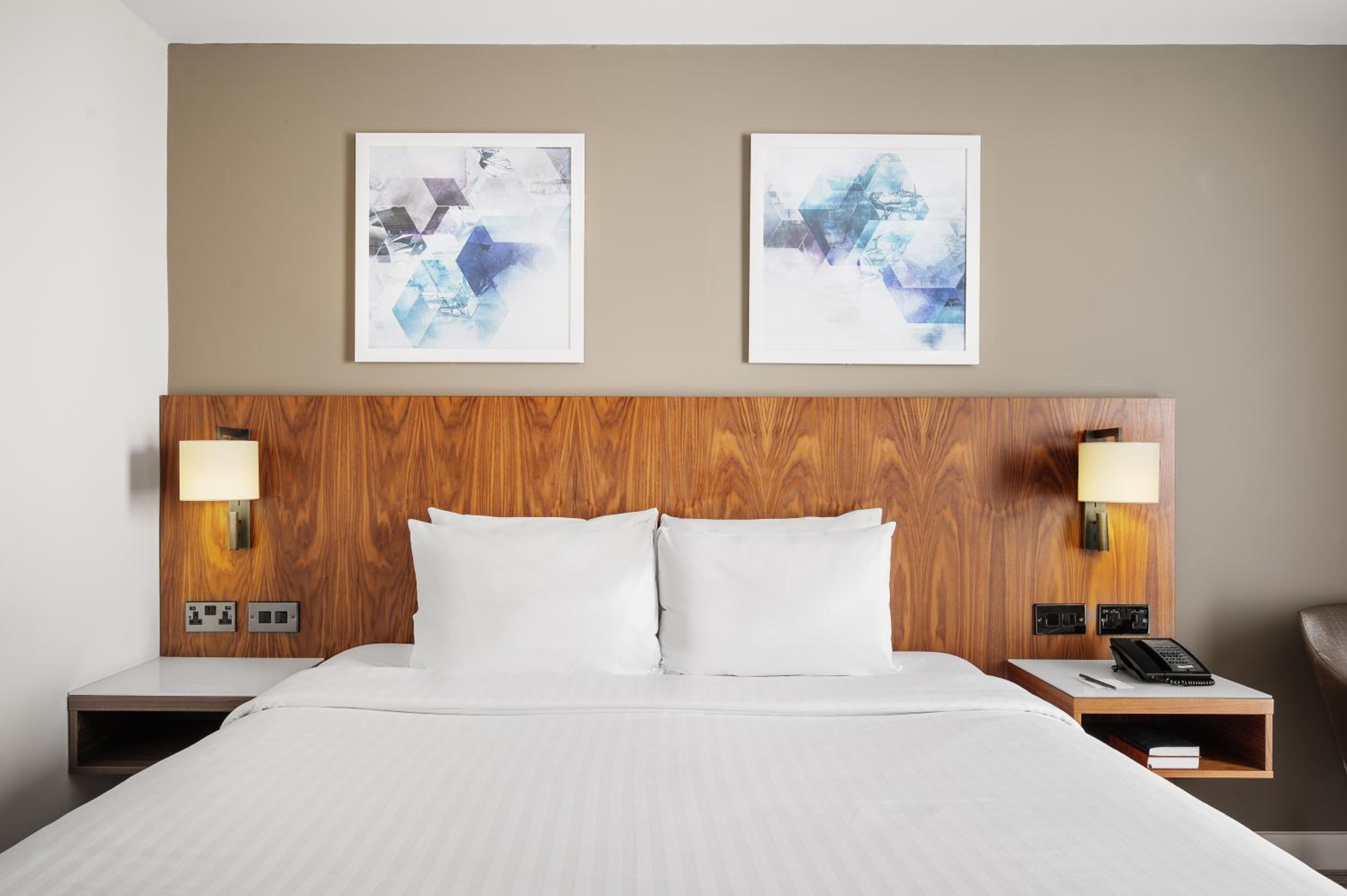 Horley Vacations - Courtyard by Marriott London Gatwick Airport - Property Image 2