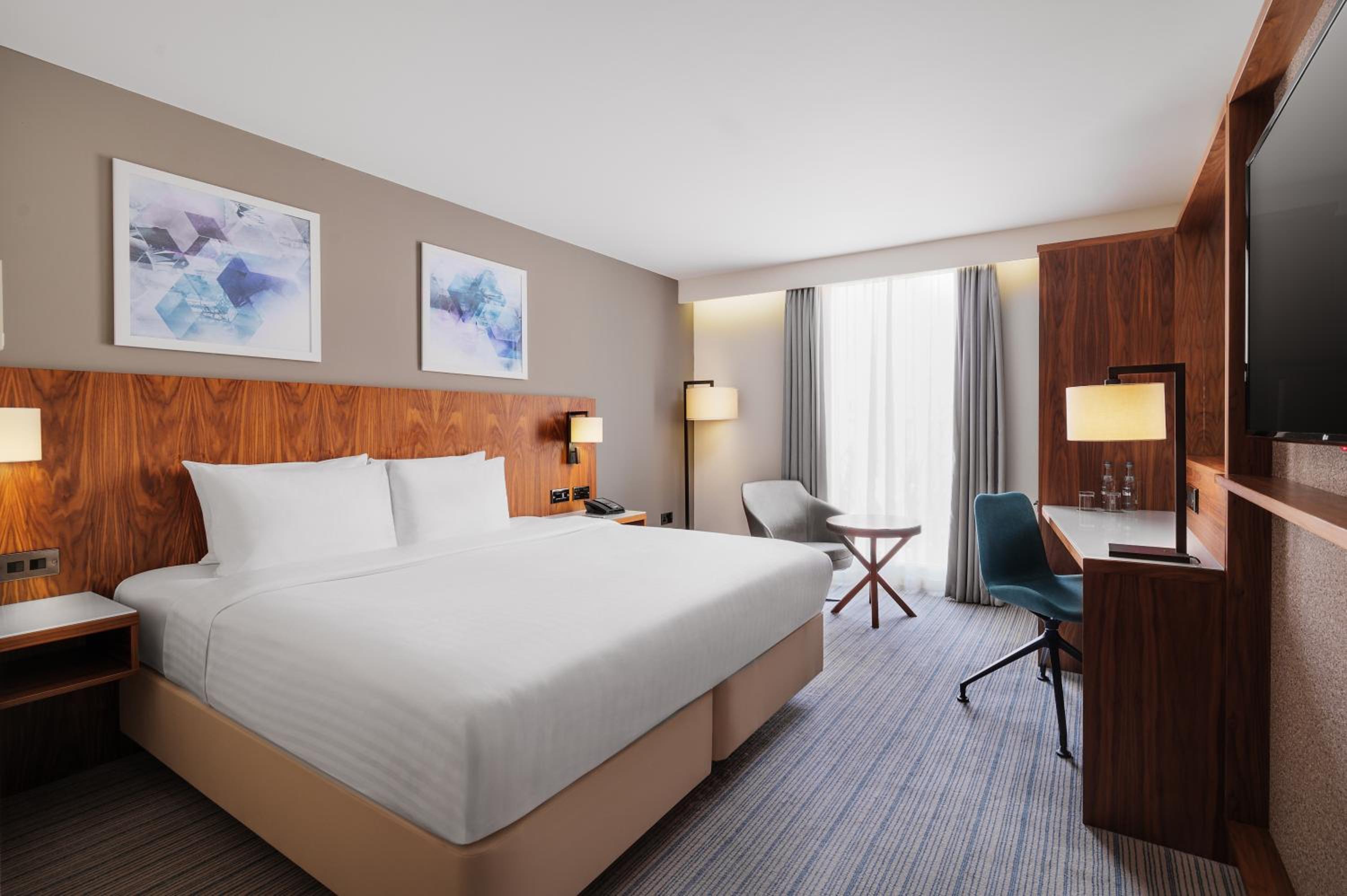 Horley Vacations - Courtyard by Marriott London Gatwick Airport - Property Image 6