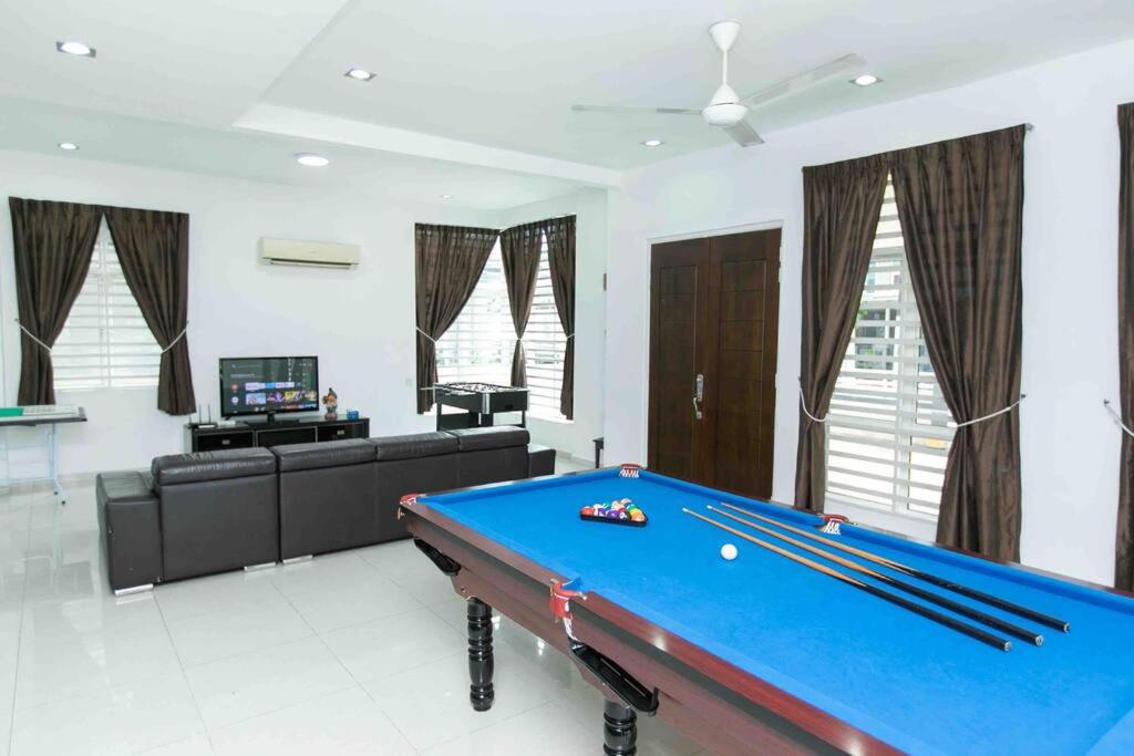 Georgetown Bungalow Pool table 5BR 20pax photo 2