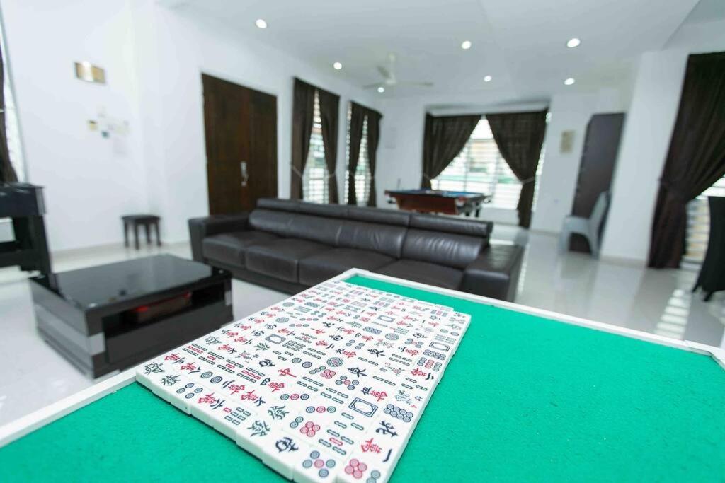 Georgetown Bungalow Pool table 5BR 20pax photo 3