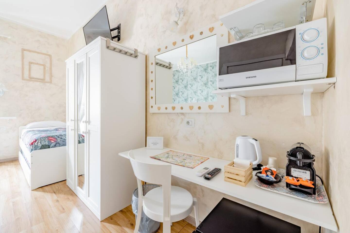 Deluxe rooms and One Chilling jacuzzi Suite Guesthouse