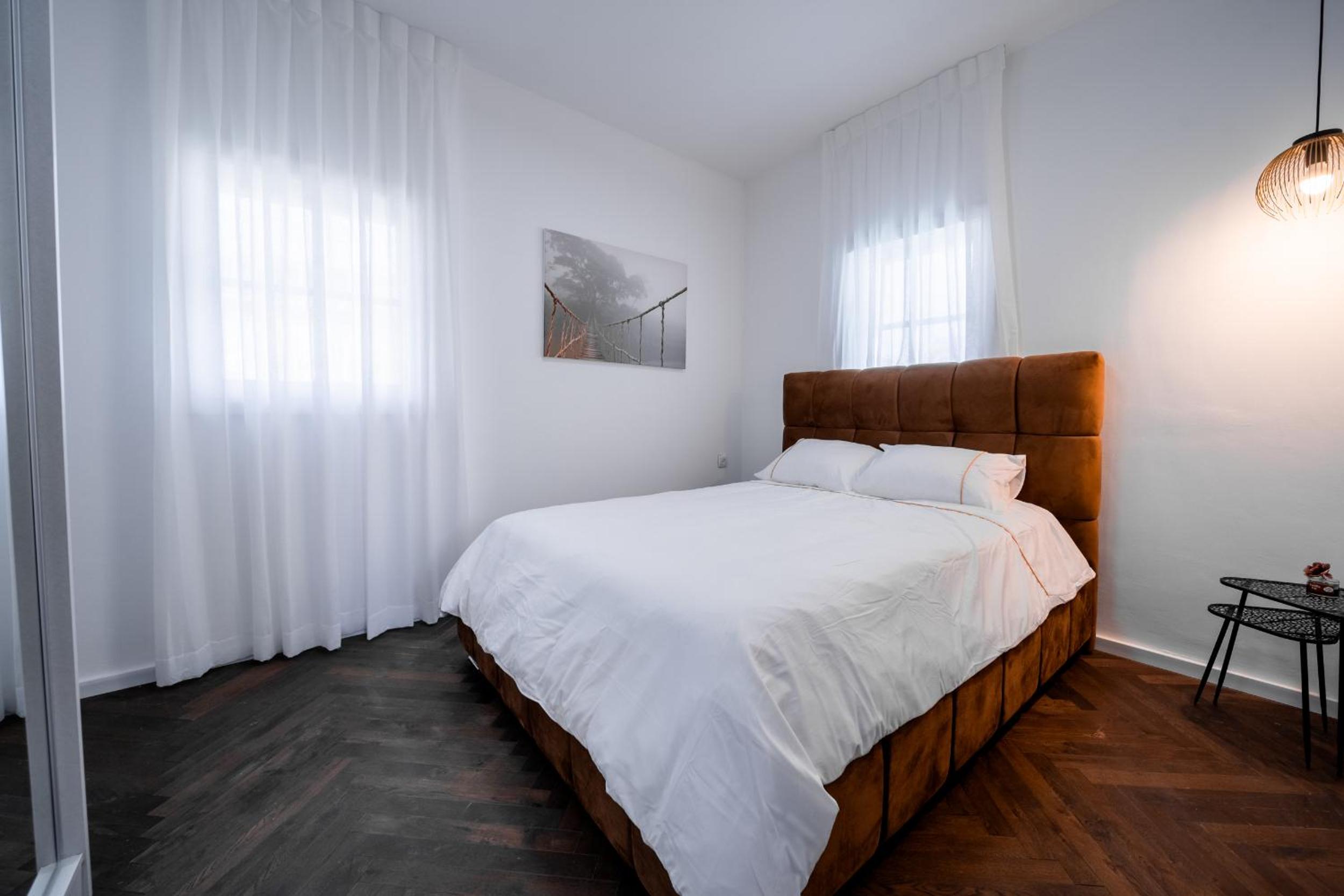Spacious 4BD House w Pool in the Heart of Herzliya view 5